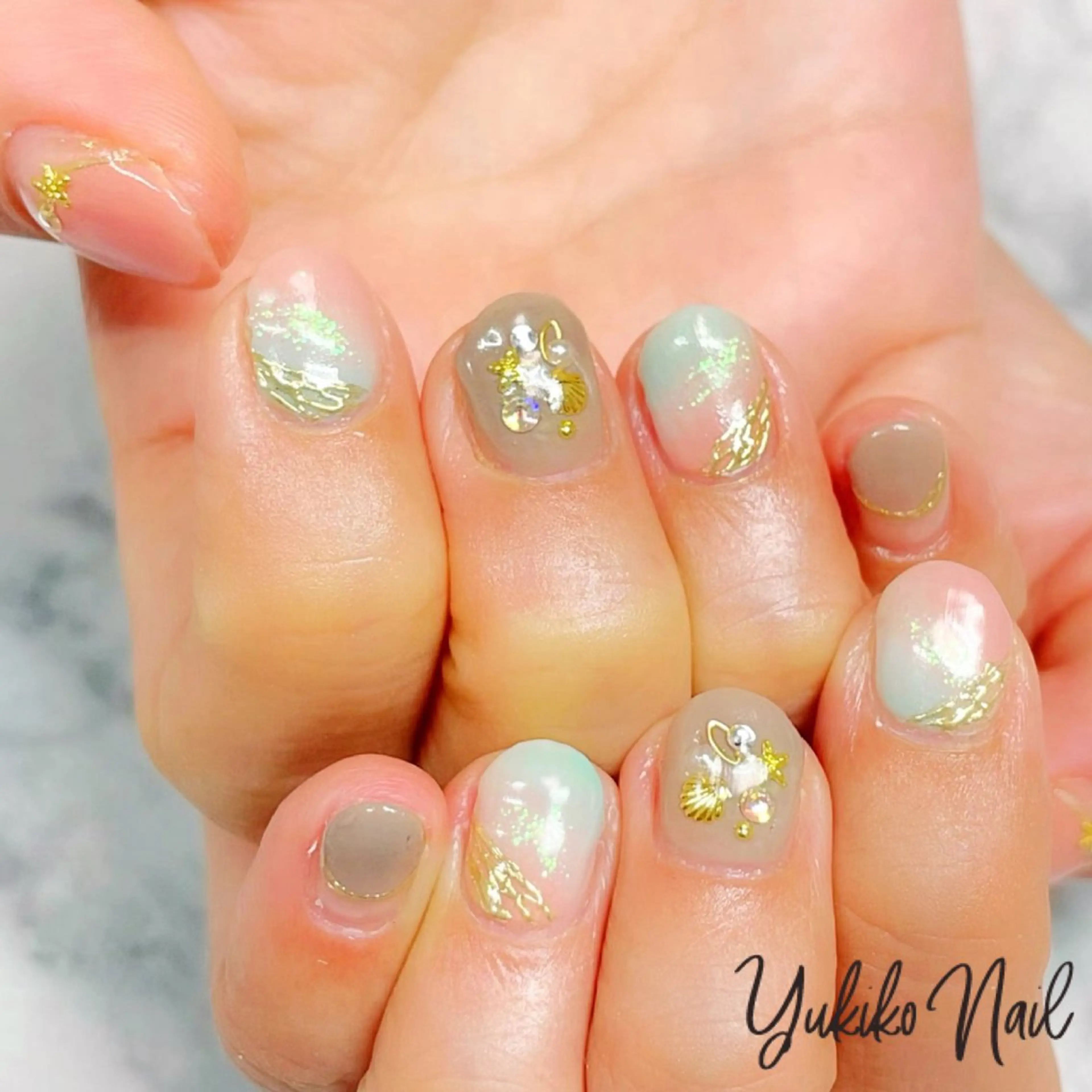 ネイル グラデーション 夏ネイル ハンドネイル ユキコ ネイルのネイルデザイン