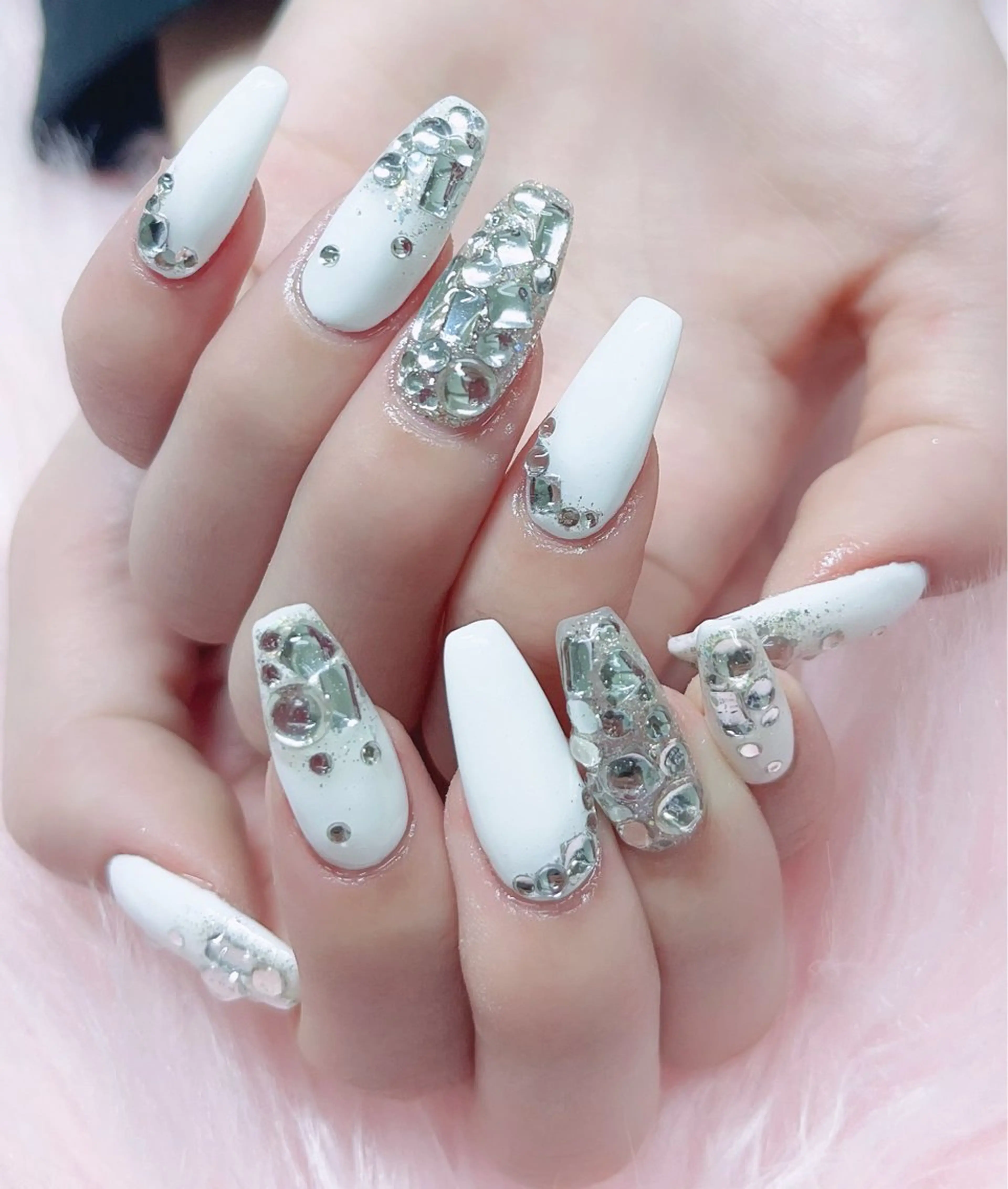 ネイル ハンドネイル MoonNail ユリ🌸のネイルデザイン