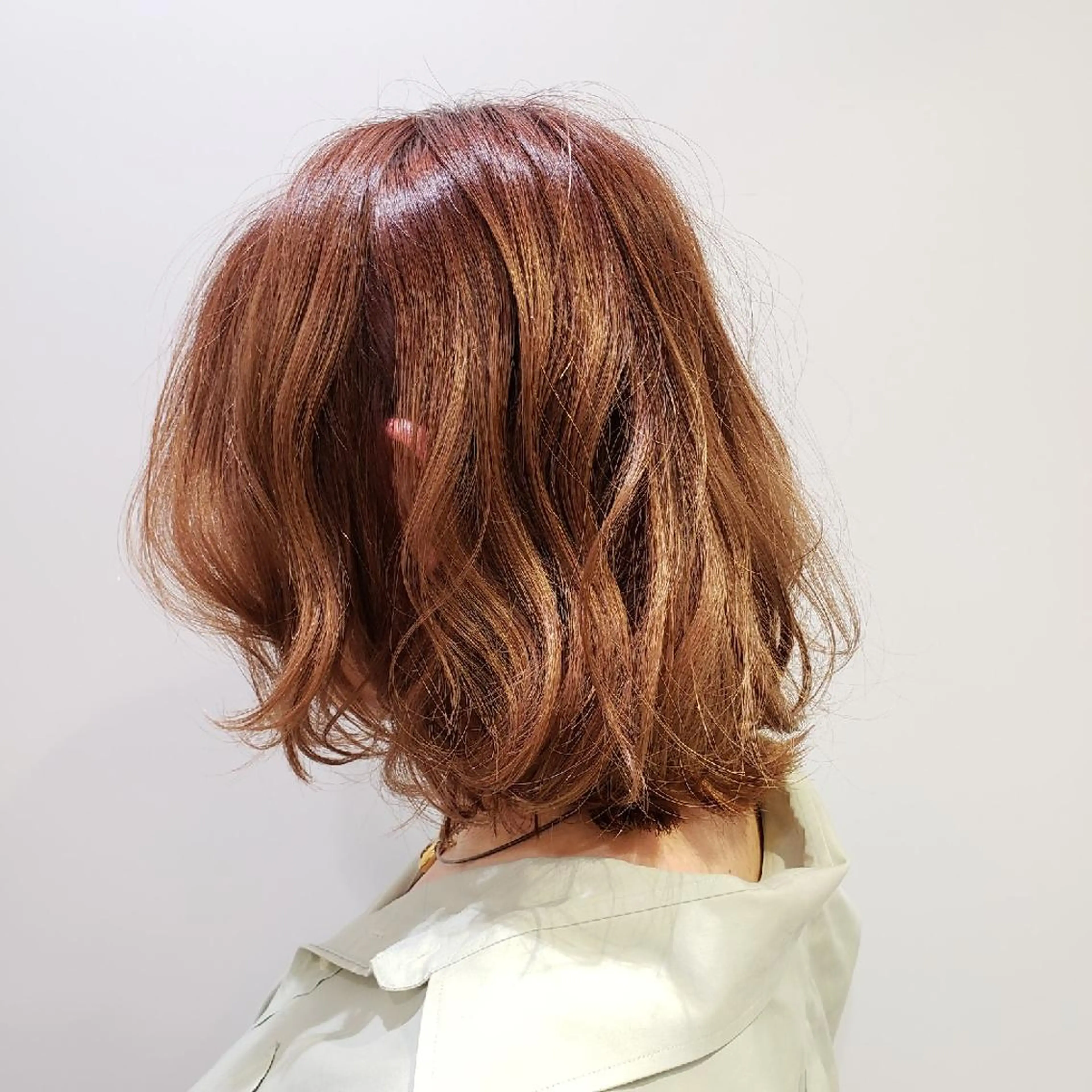 ミディアム ボブ 外ハネヘア kato takashiのヘアスタイル