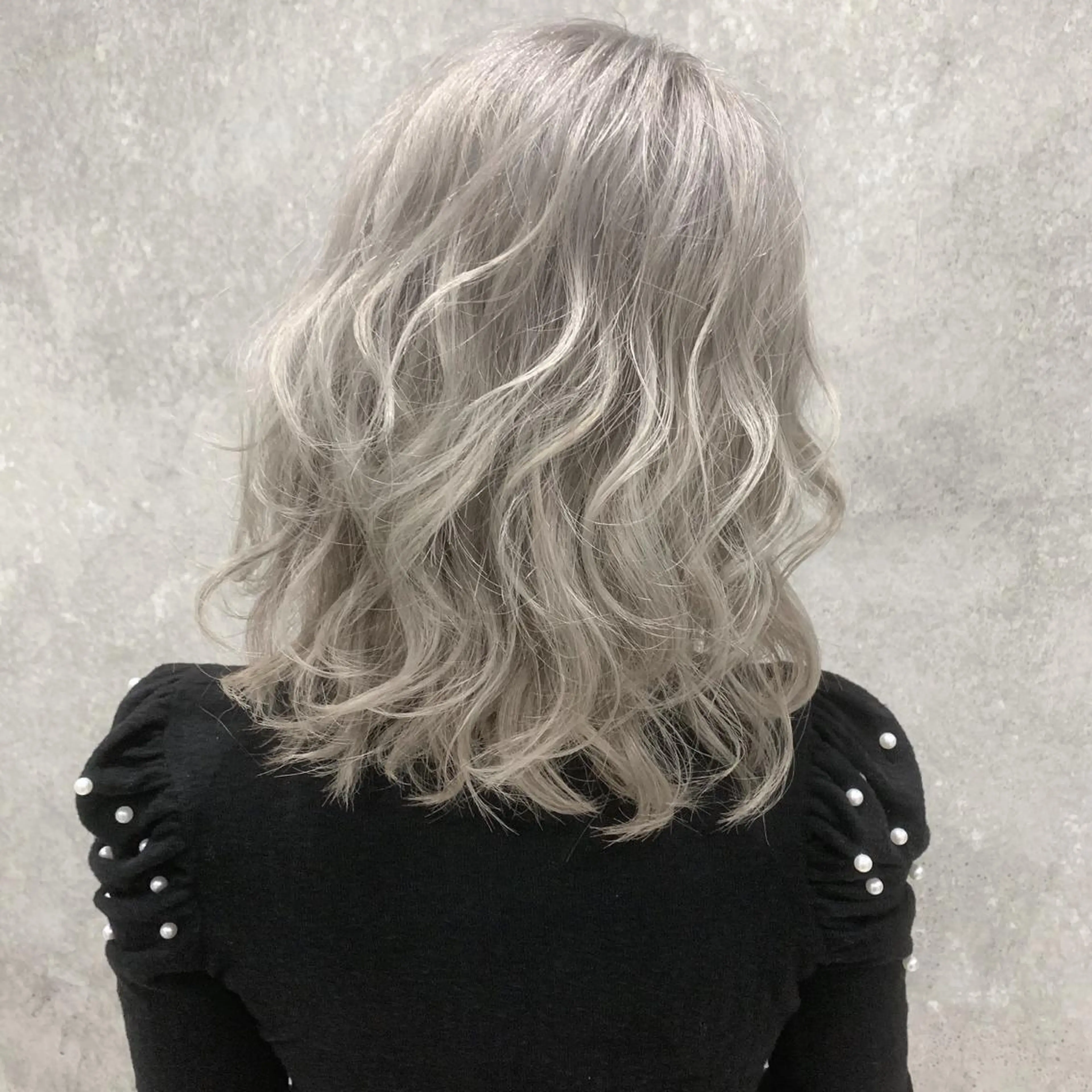 ミディアム カラー ヘアカラー トリートメント にしき さんのヘアスタイル