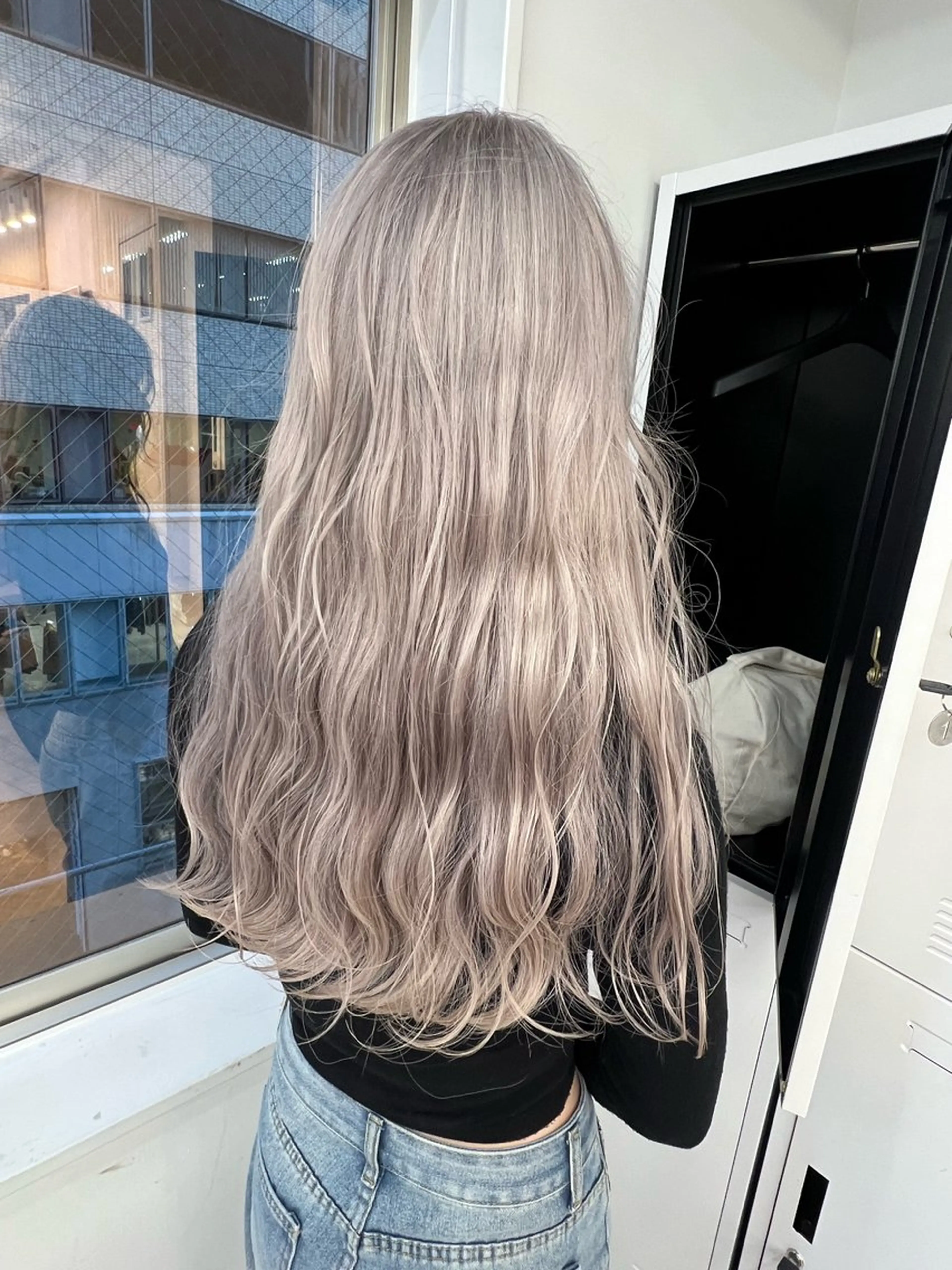 ロング カラー アッシュ ベージュカラー ブリーチ ブロンド ブロンドベージュ 💍透明感 💖艶ミルクティーのヘアスタイル