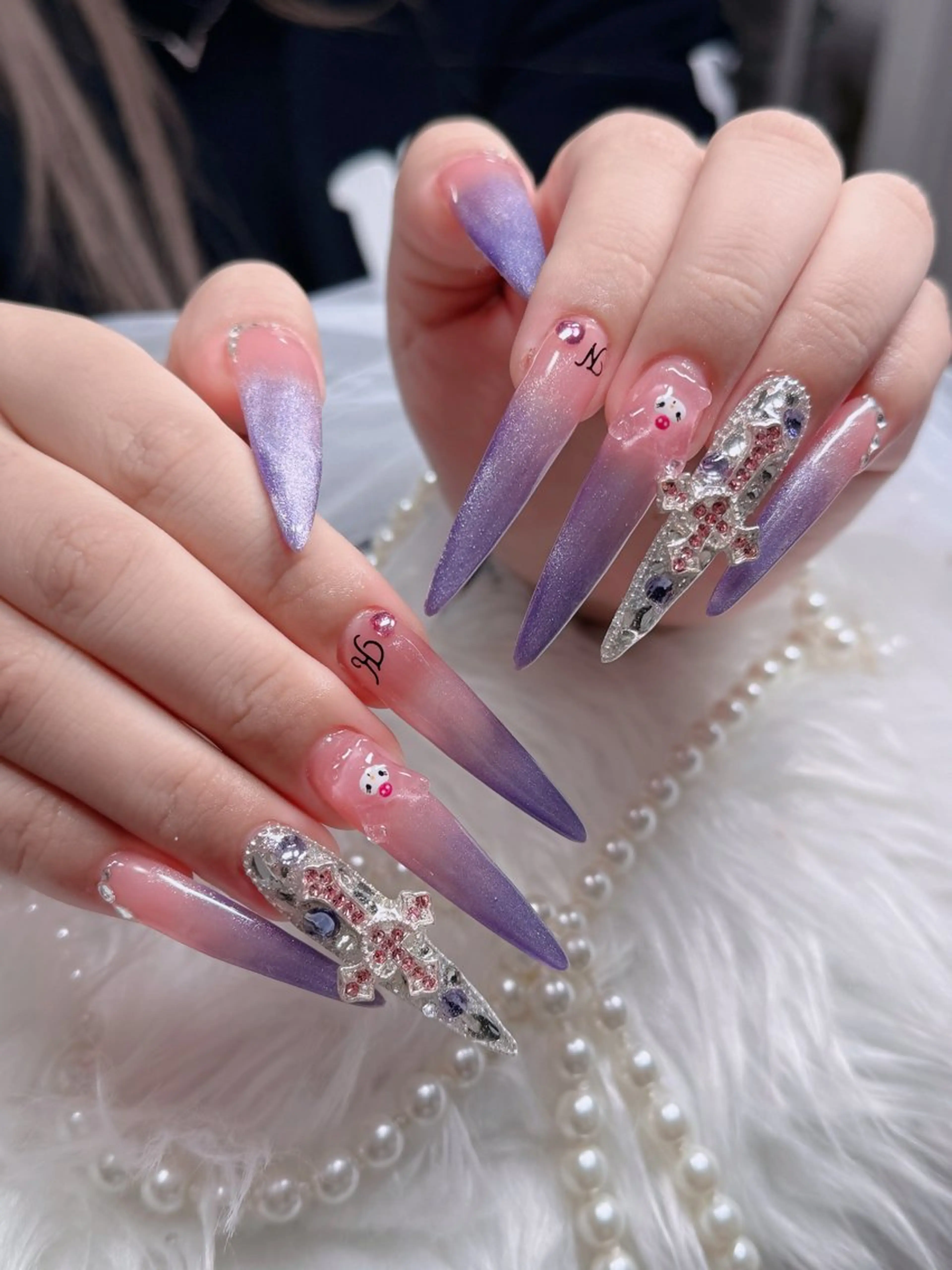 ネイル オーロラネイル フレンチネイル ジェルネイル ハロウィン キラキラネイル ハンドネイル H.baby Nail Salonのネイルデザイン