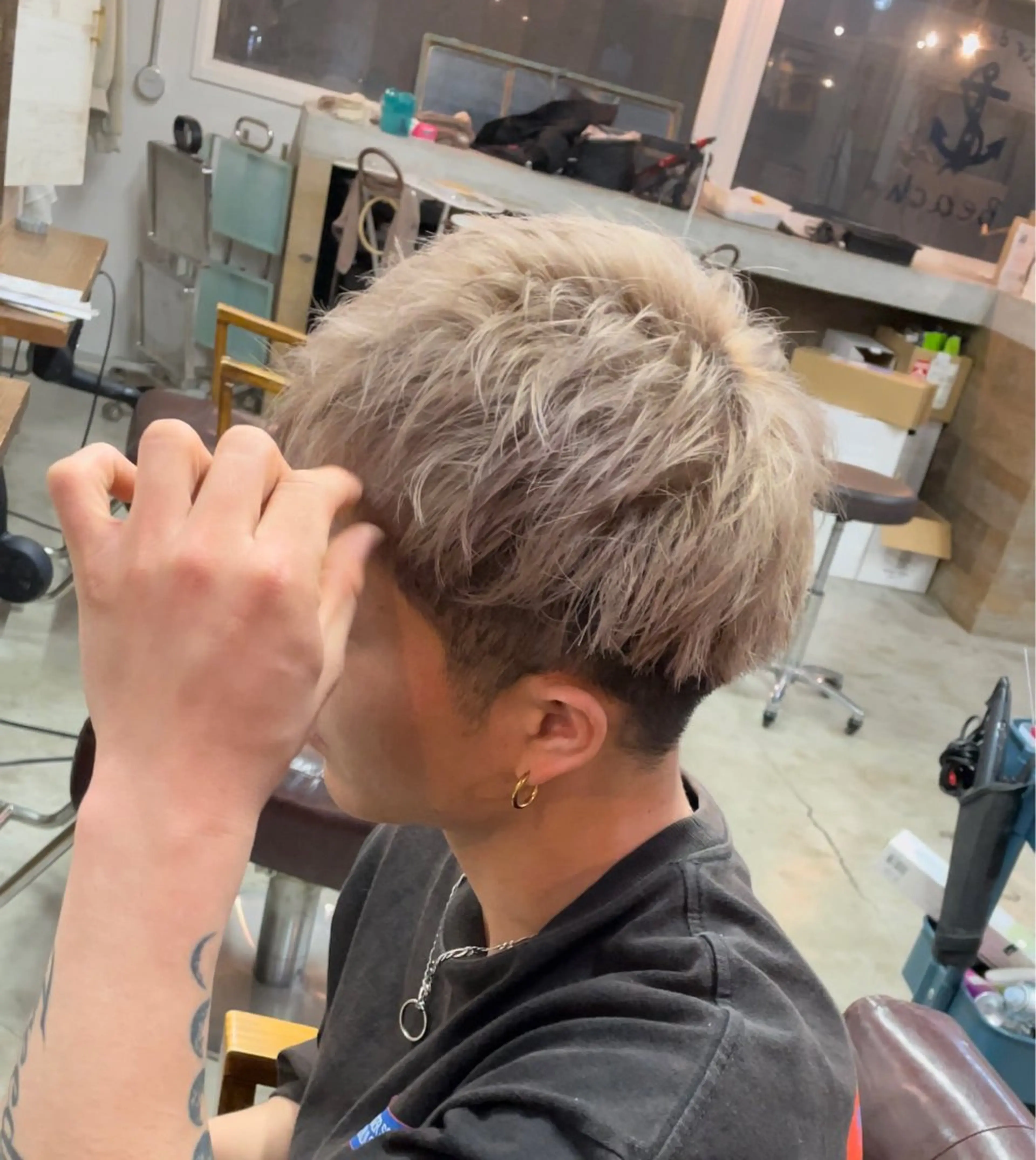 カラー 岩佐 怜のヘアスタイル