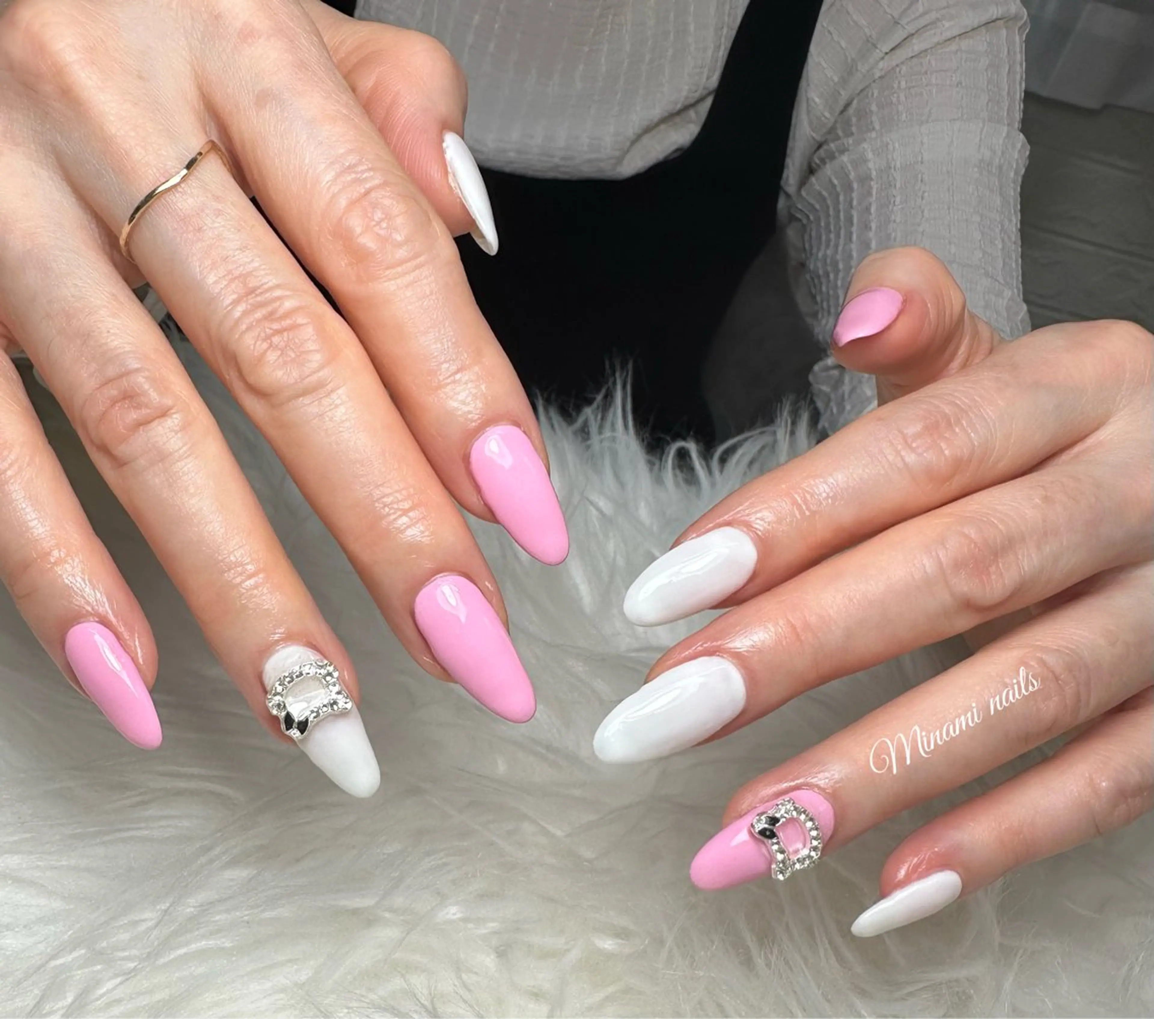 ネイル アートネイル キラキラネイル ピンク ホワイト Minami Nailsのネイルデザイン