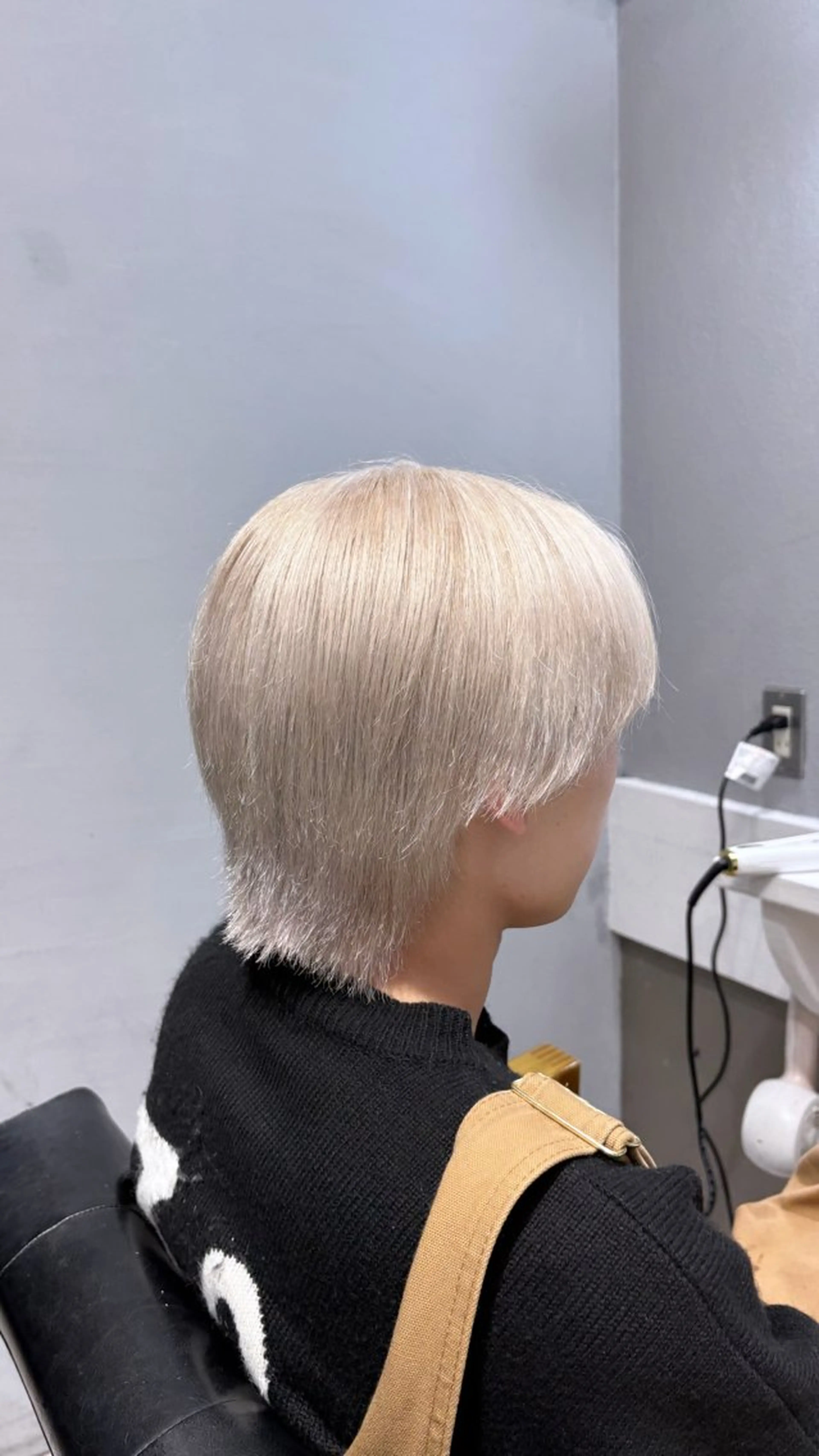 カラー メンズ noa 寒色系カラーブリーチのヘアスタイル