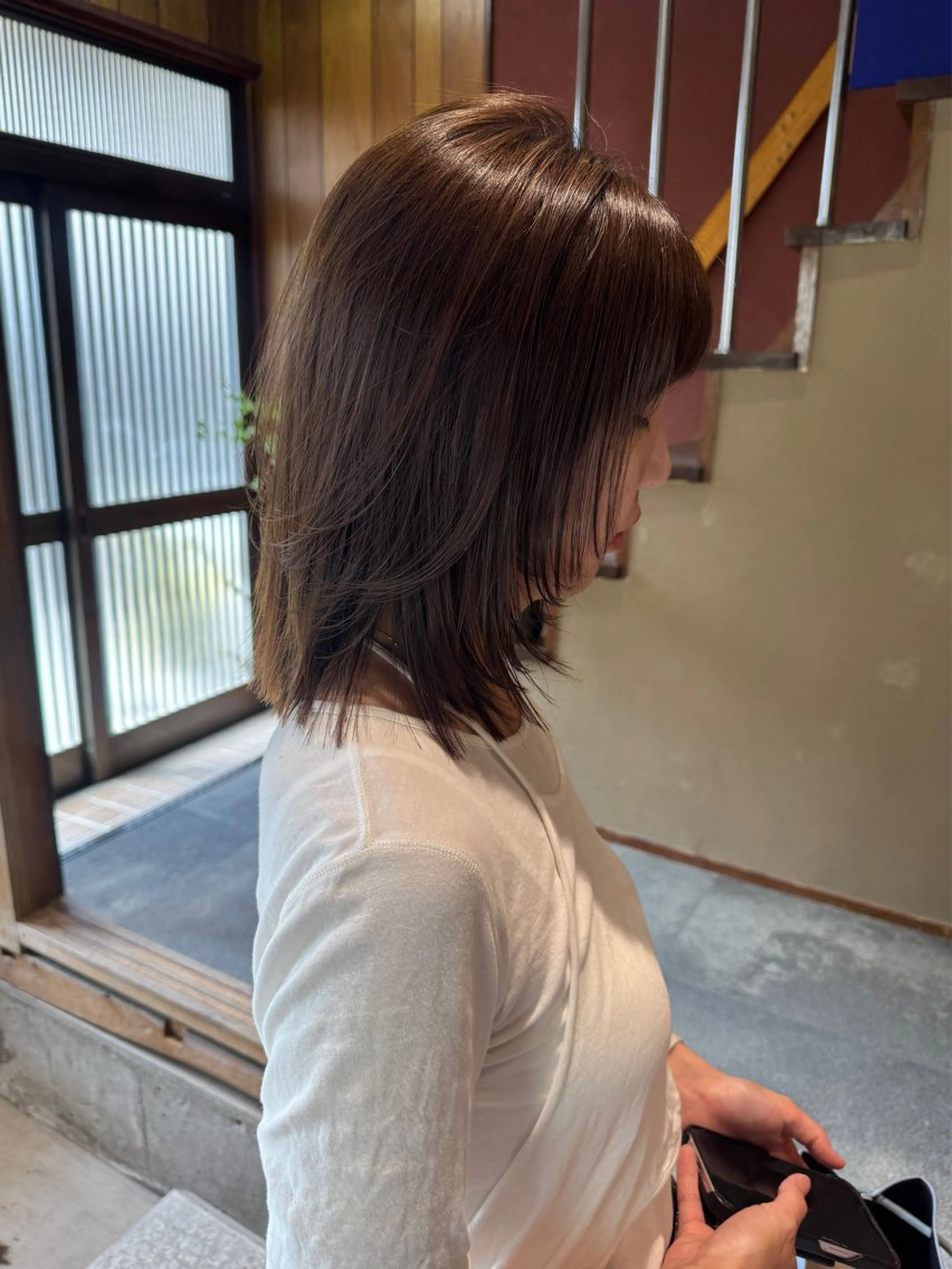 ミディアム レイヤーカット 似合わせカット / 地毛風ストレートのヘアスタイル