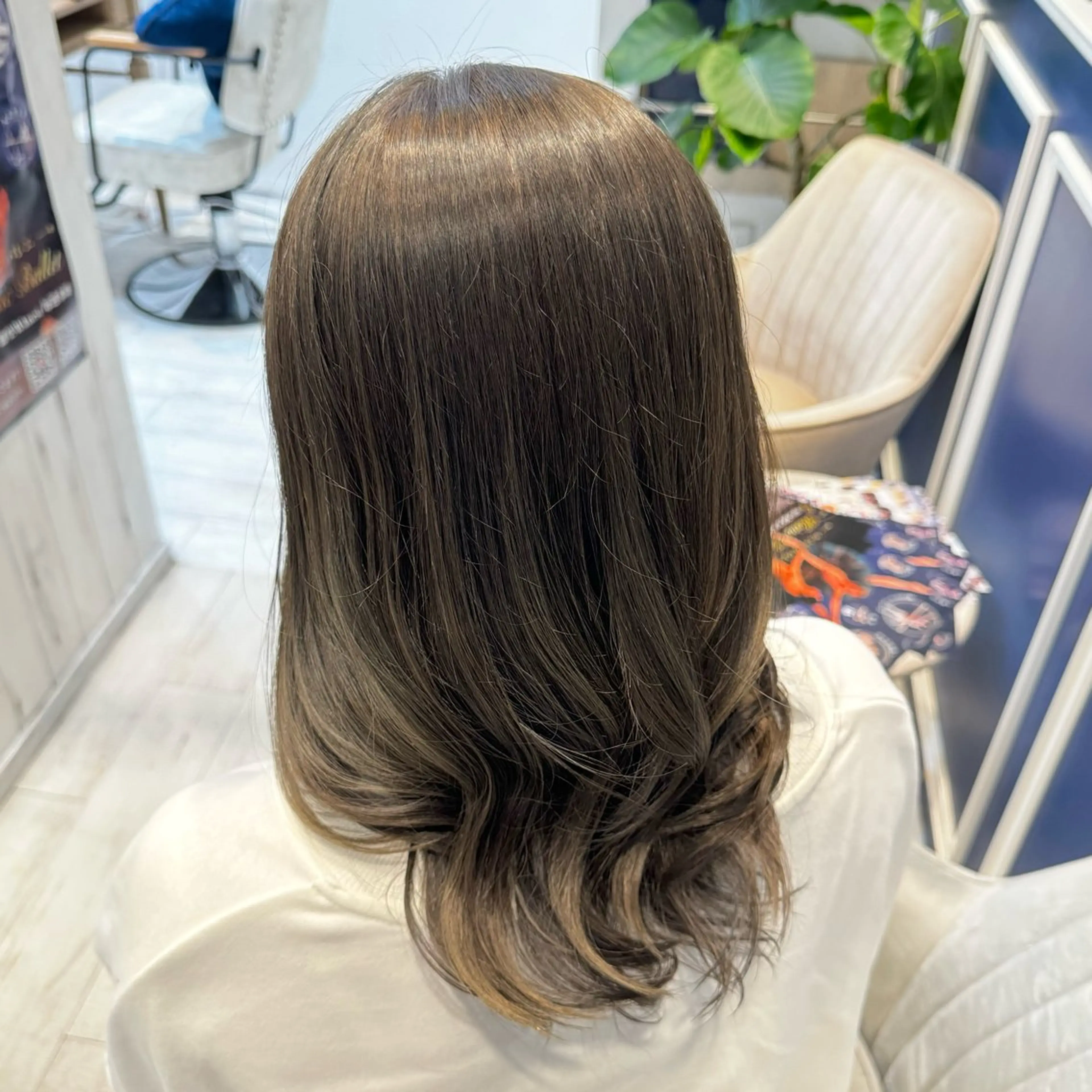 ミディアム カラー グレージュ ヘアカラー トリートメント 吉田 新平のヘアスタイル