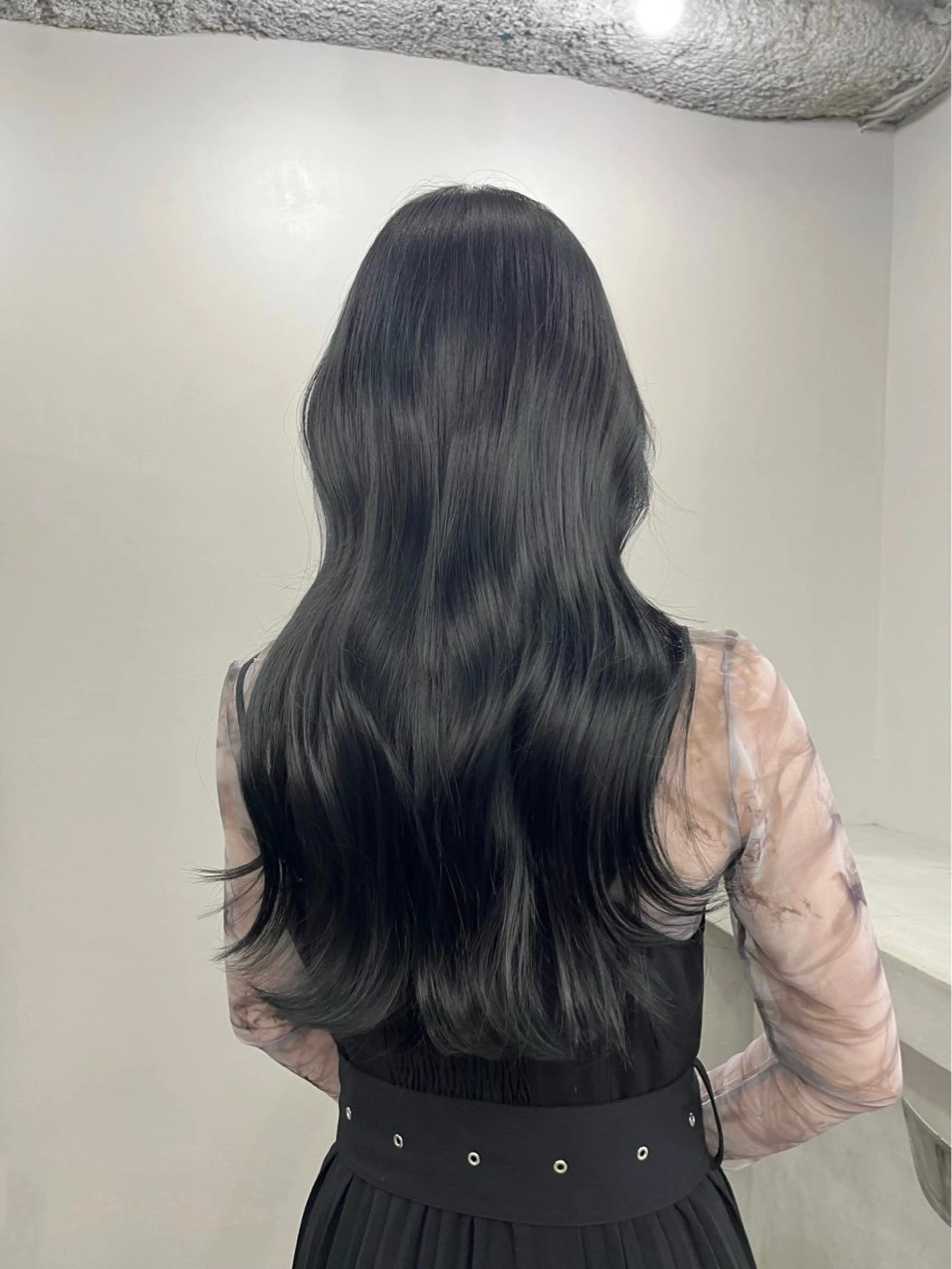 ロング カラー 黒髪 ブルーカラー ブルーブラック 透明感カラー グレージュ カット ヘアカラー トリートメント ヘアセット 韓国ヘア🫧 KAZUTOのヘアスタイル