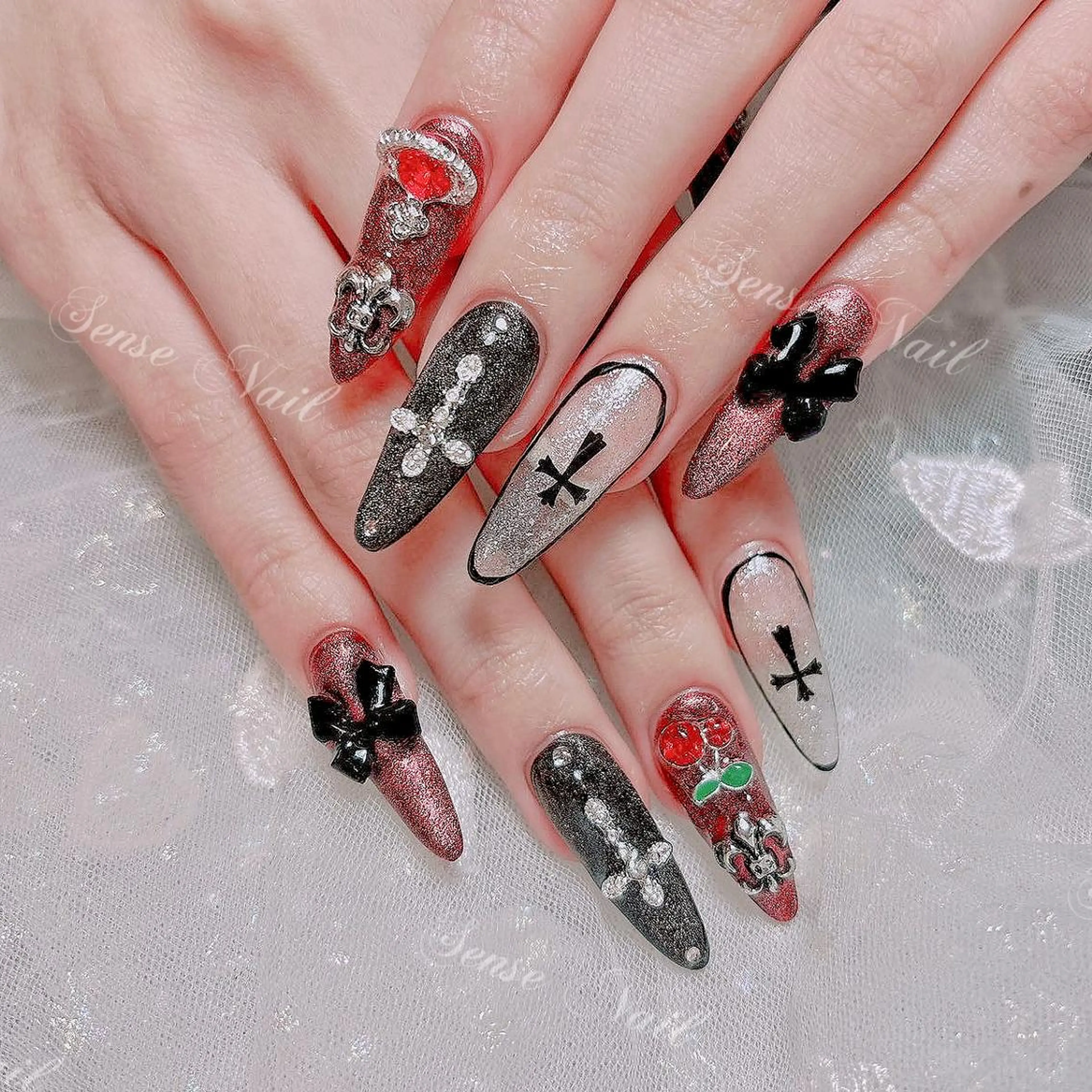 ネイル ハンドネイル ハンドケア Queening 🦋のネイルデザイン