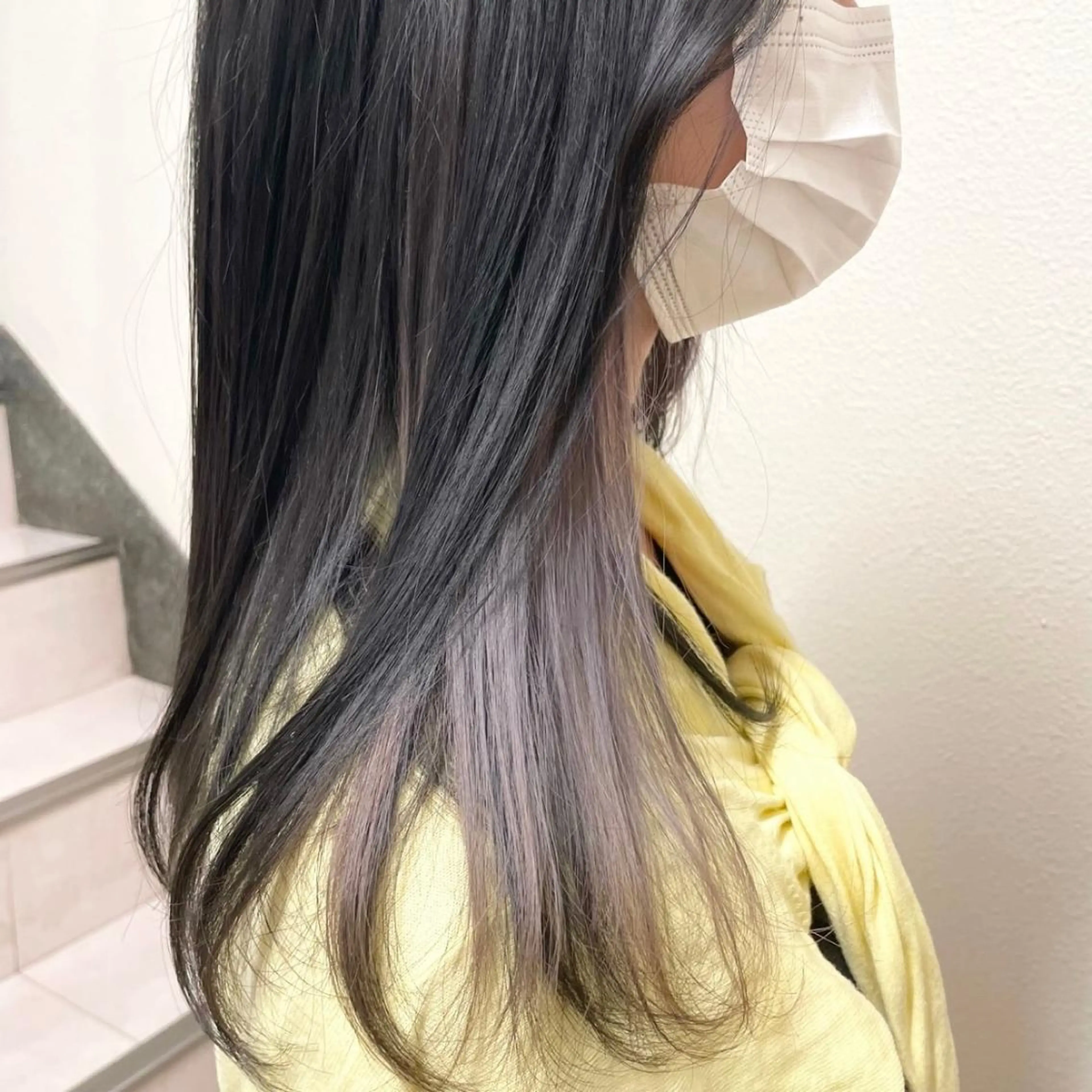 ミディアム カラー シルバー ホワイトシルバー ヘアカラー 新宿/顔周りカット/ レイヤー/がっきーのヘアスタイル