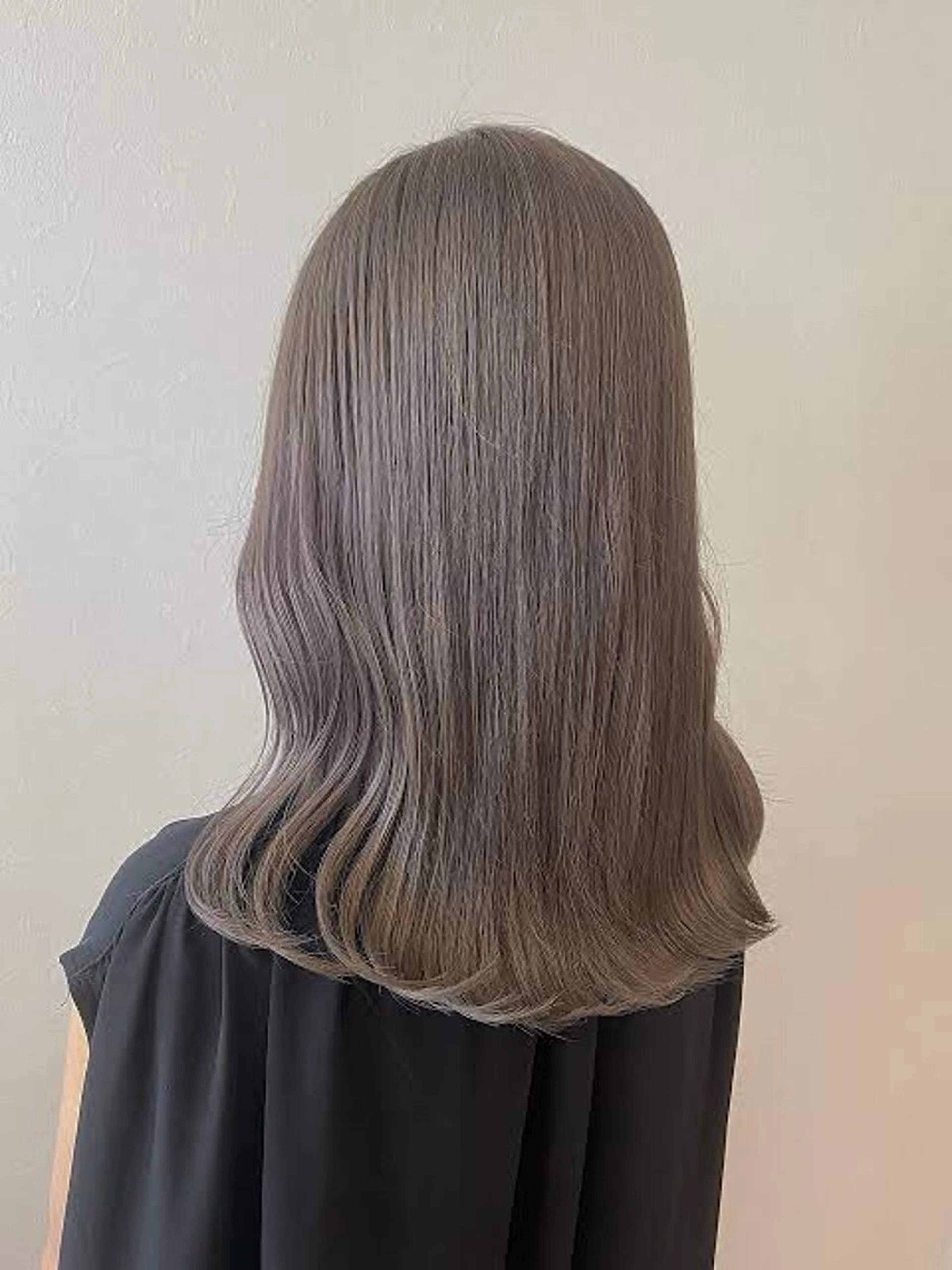 セミロング カラー ブリーチ ヘアカラー 高木 玲奈のヘアスタイル