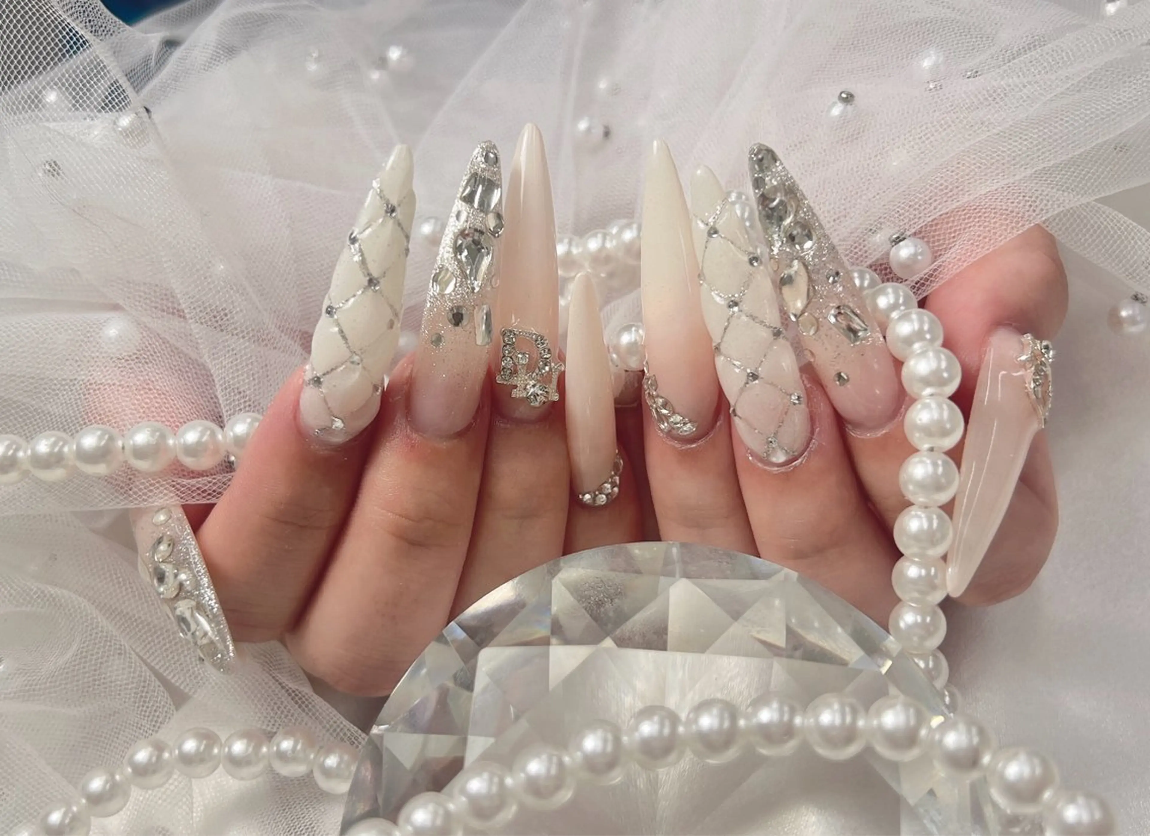 ネイル ハンドネイル bijou nails　蓮のネイルデザイン