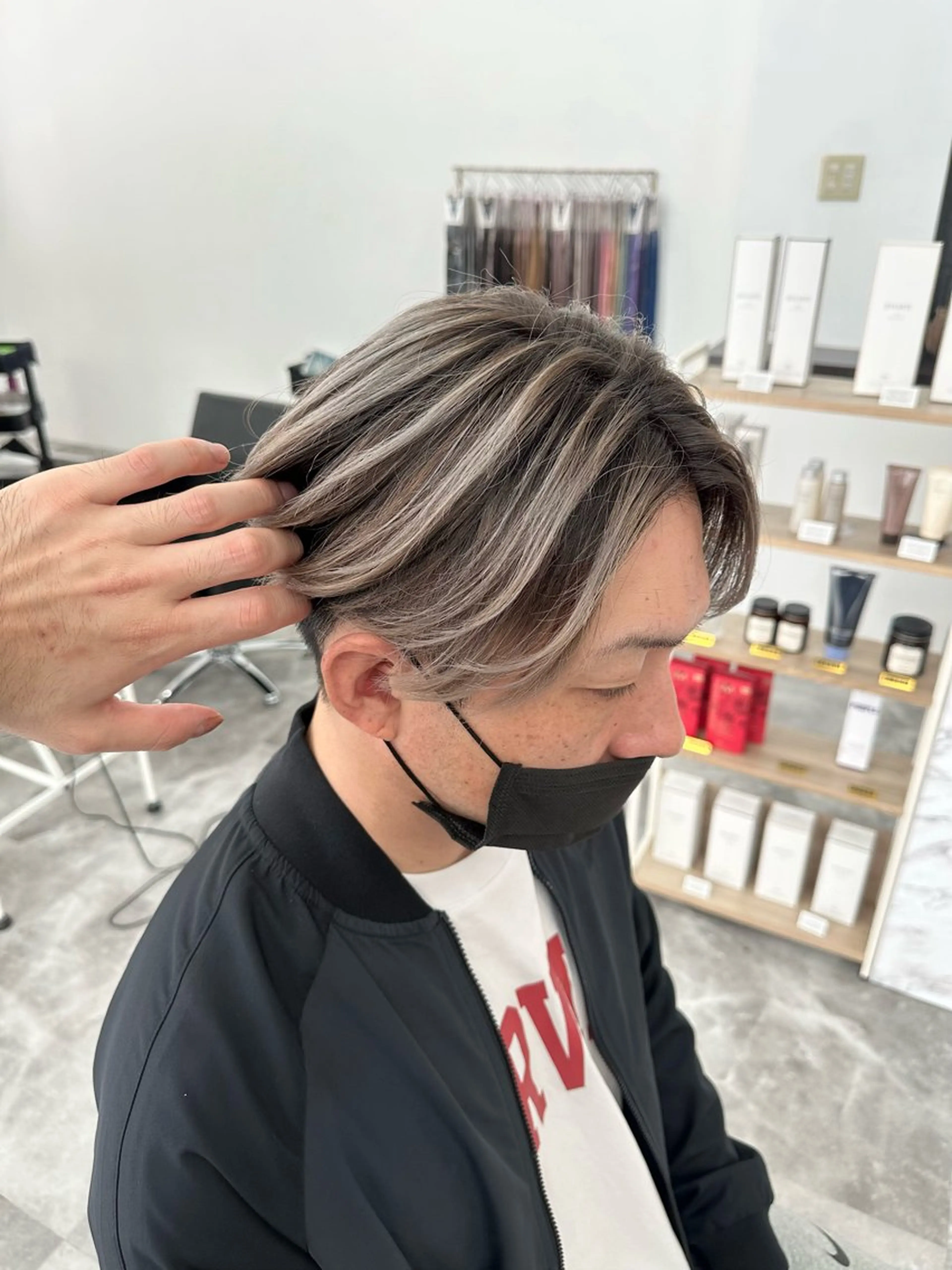 ミディアム カラー バレイヤージュ ブリーチ レイヤーカット ヘアカラー ROSEL末吉 海渡のヘアスタイル