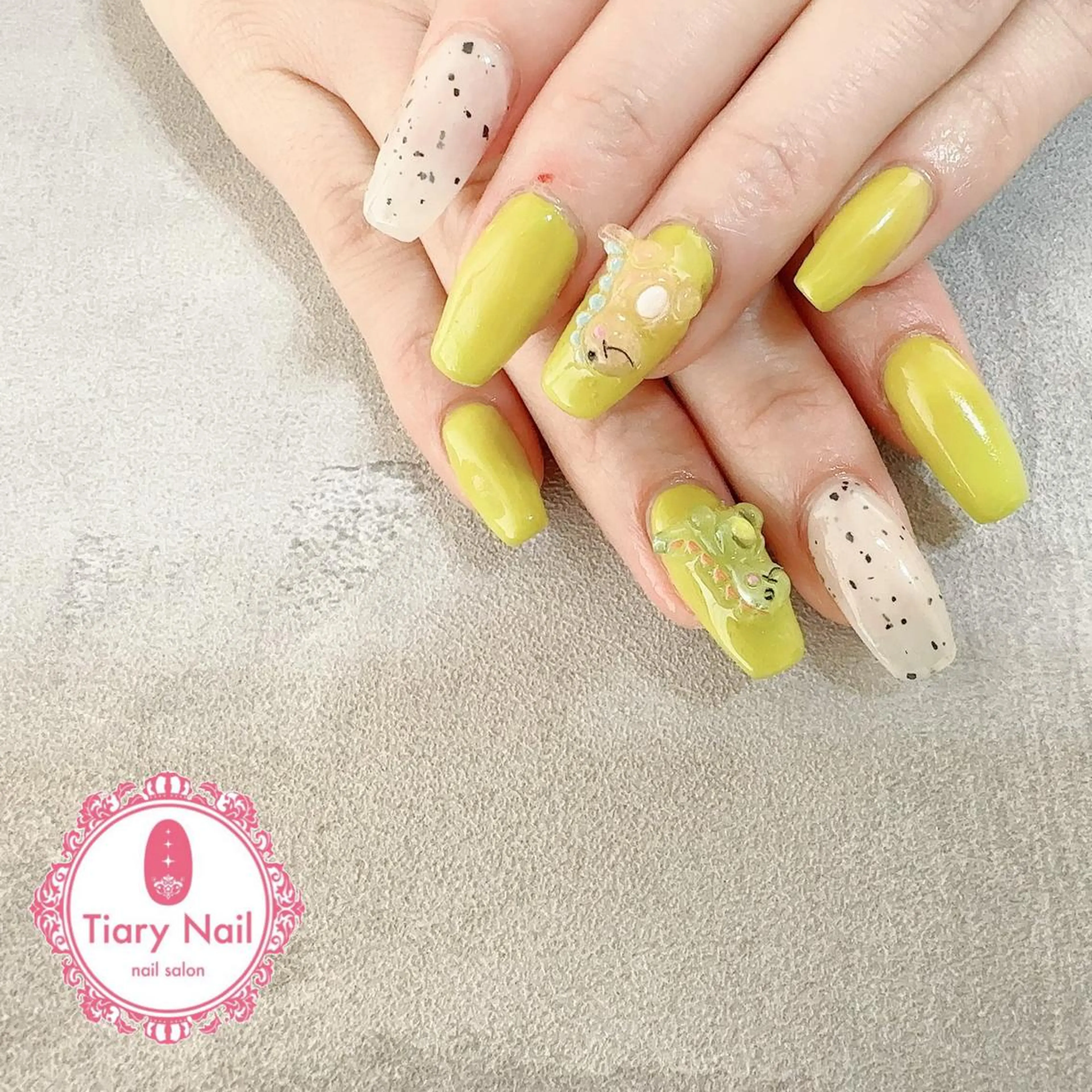 ネイル tiarynail K K🐼のネイルデザイン