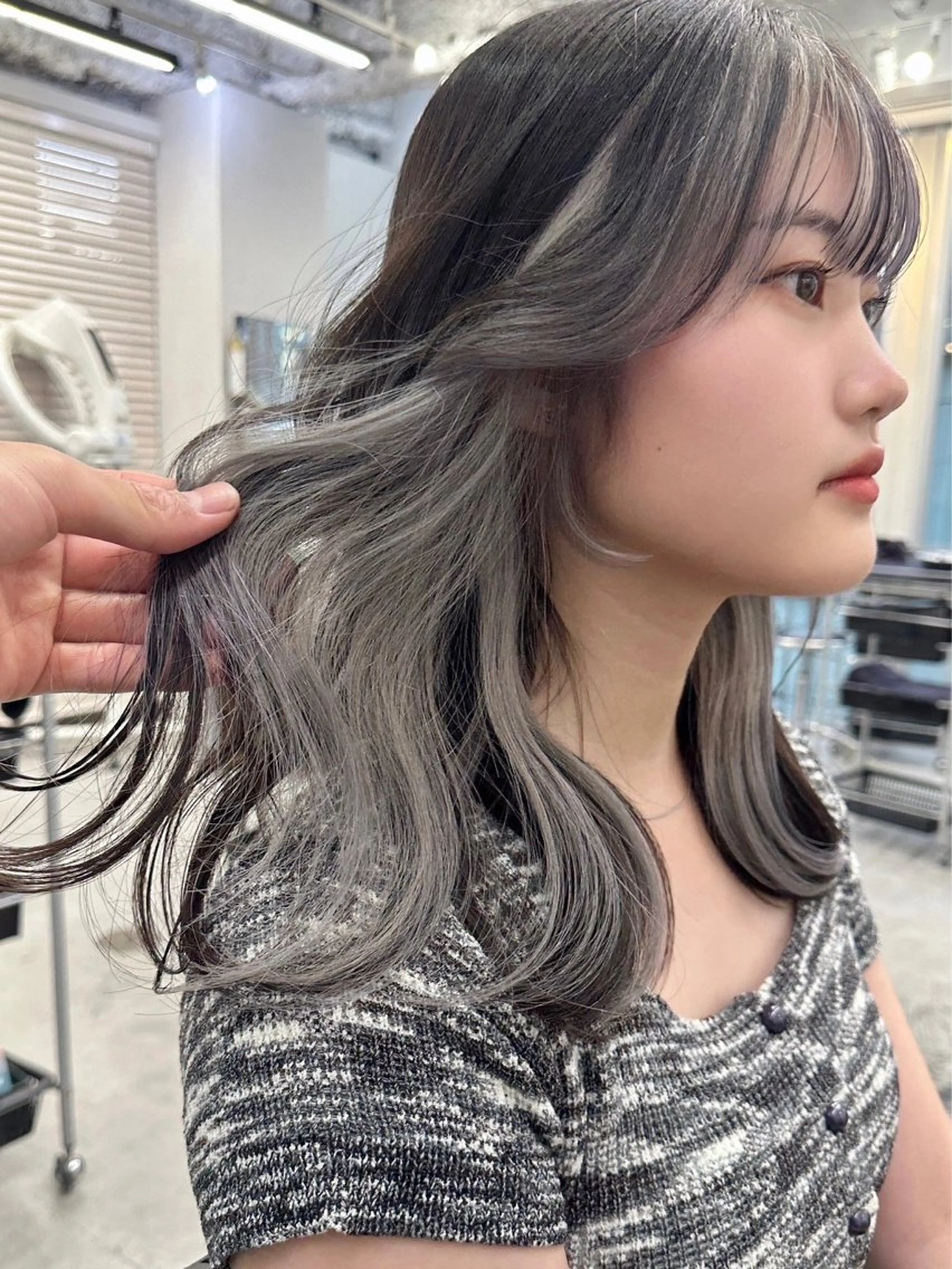 ロング カラー ベージュカラー ブリーチ ケアブリーチ インナーカラー ホワイトベージュ RYOSUKE ハイトーンのヘアスタイル