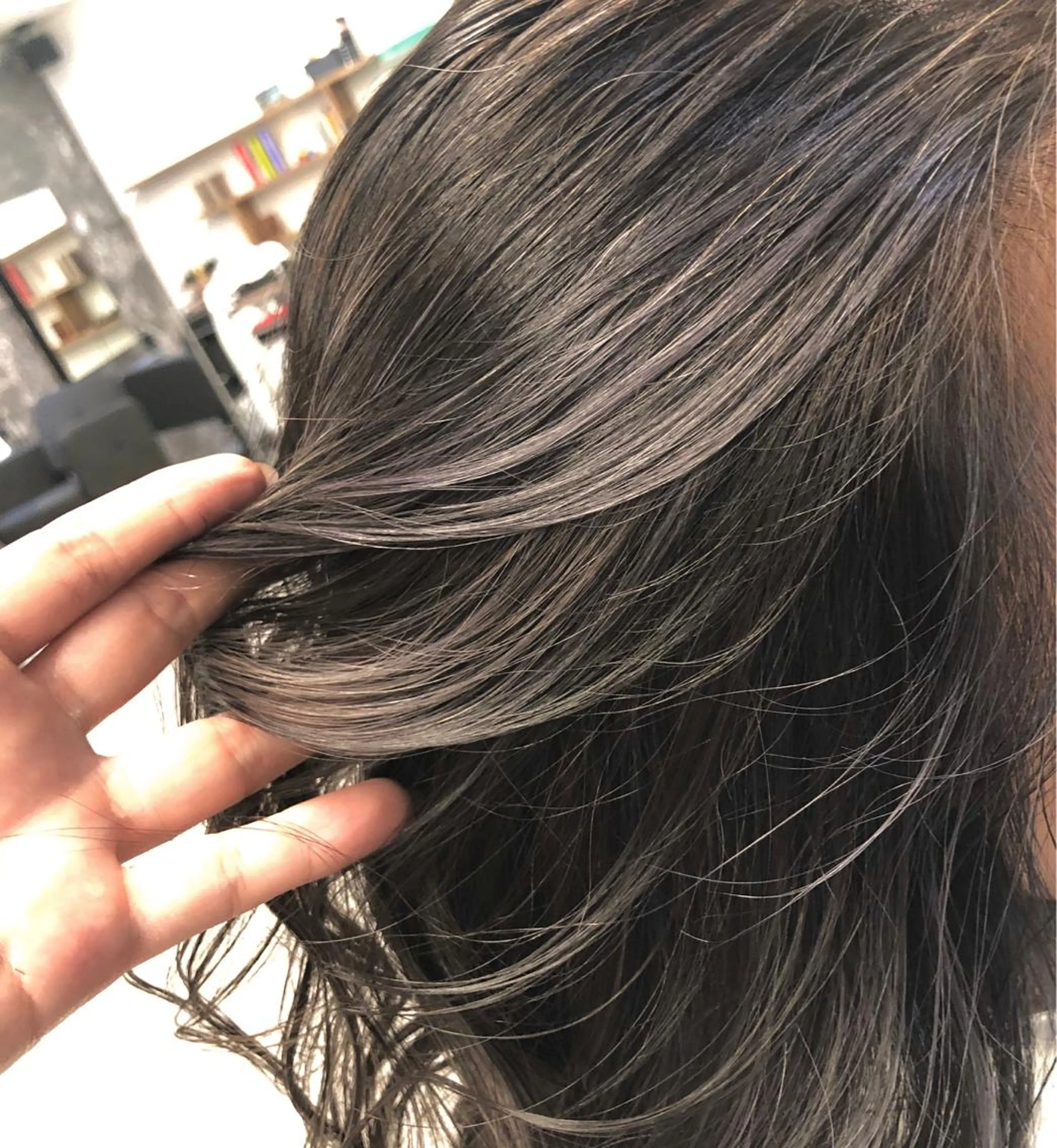 ミディアム カラー ヘアアレンジ バレイヤージュ デザインカラー ハイライトカラー 外国人風カラー ハイライト アンドウ ユウ/ レイヤーカット/韓国のヘアスタイル