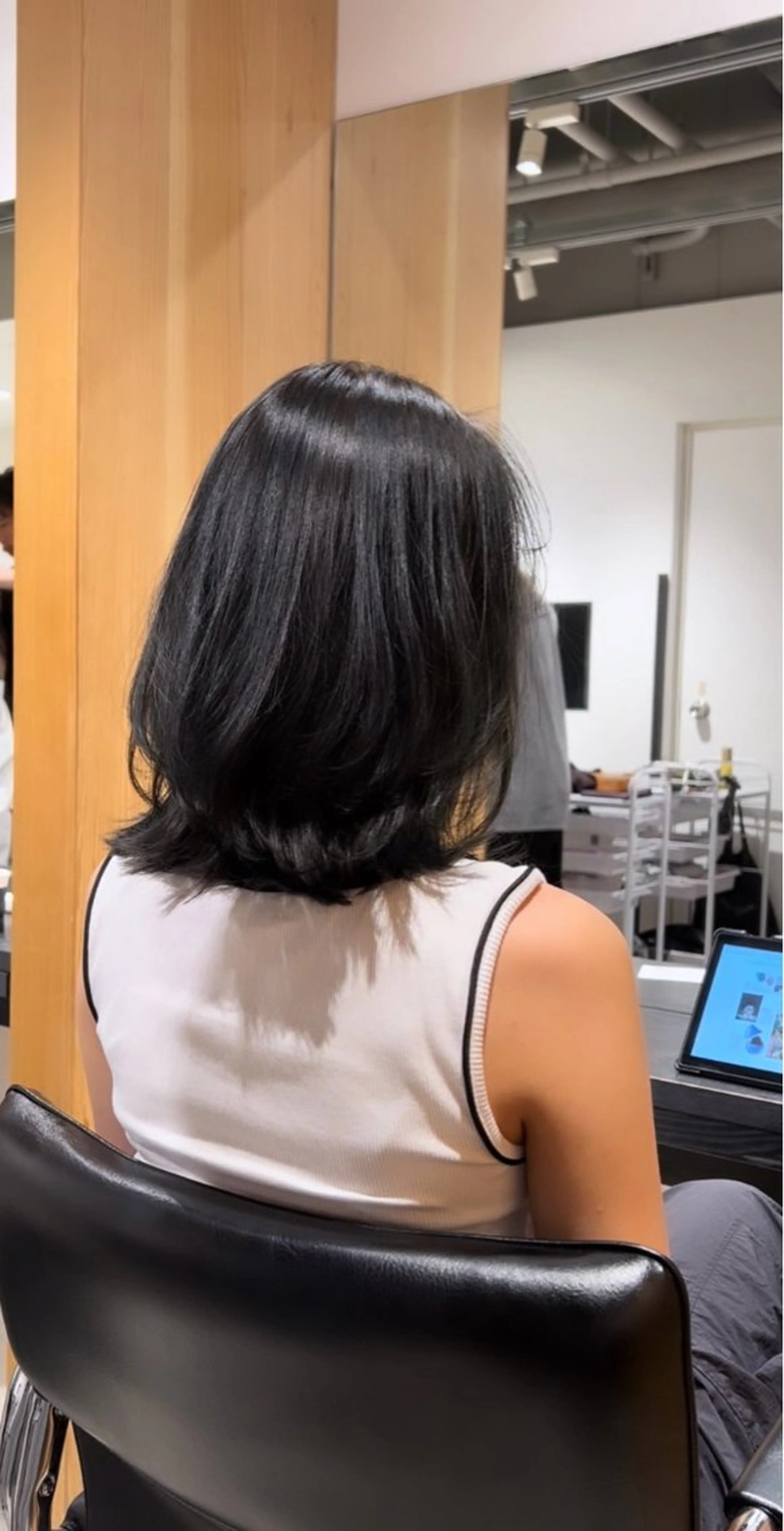 ミディアム カラー 黒髪 ブルーカラー ブルーブラック 透明感カラー レイヤーカット カット ヘアカラー トリートメント ヘッドスパ GO TODAY  SHAIRE  SALON   渋谷モディ所属・スキバサミを使わない カット🌼唯🌼のヘアスタイル