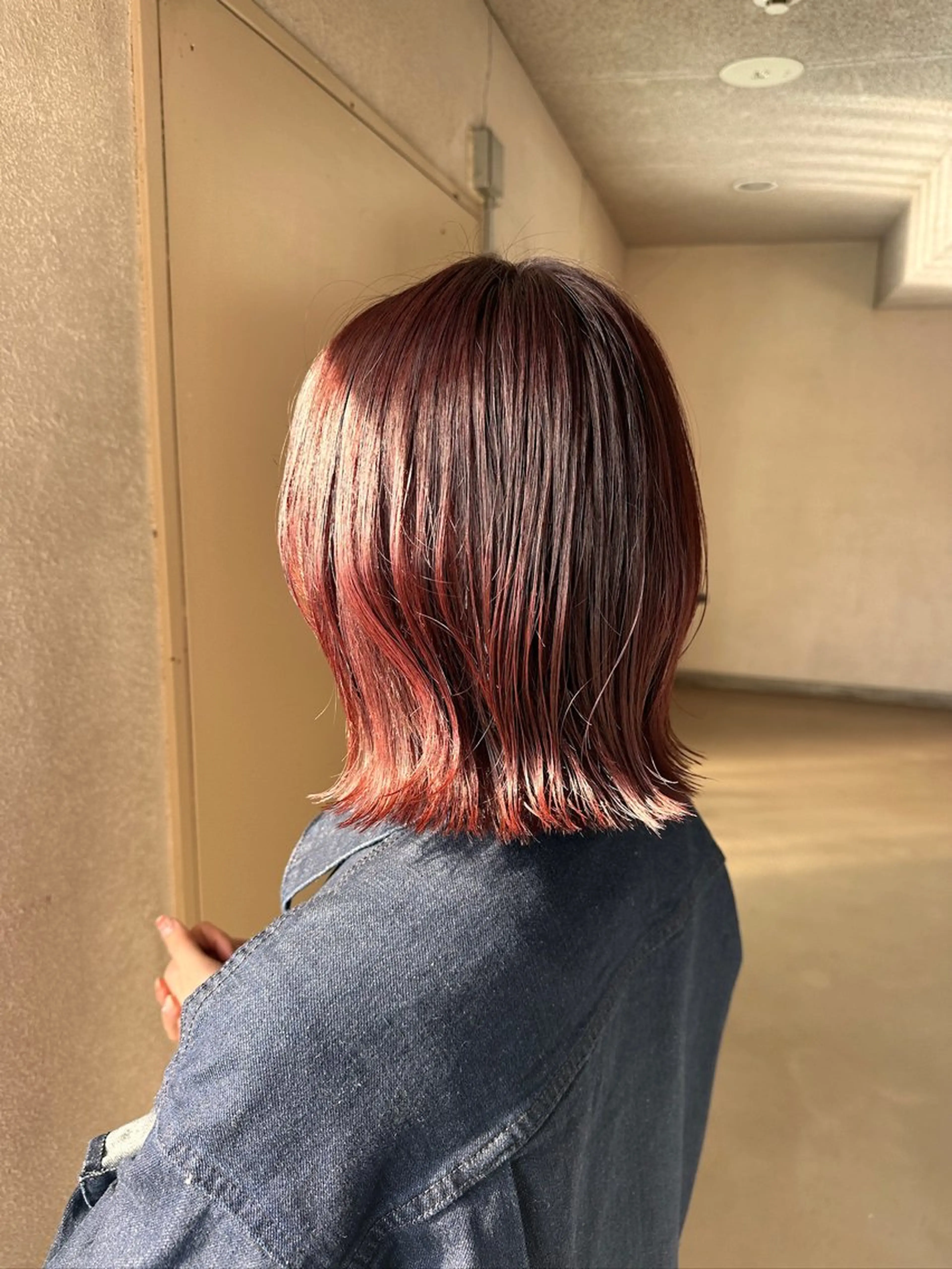 ミディアム カラー 仲村 真里奈のヘアスタイル