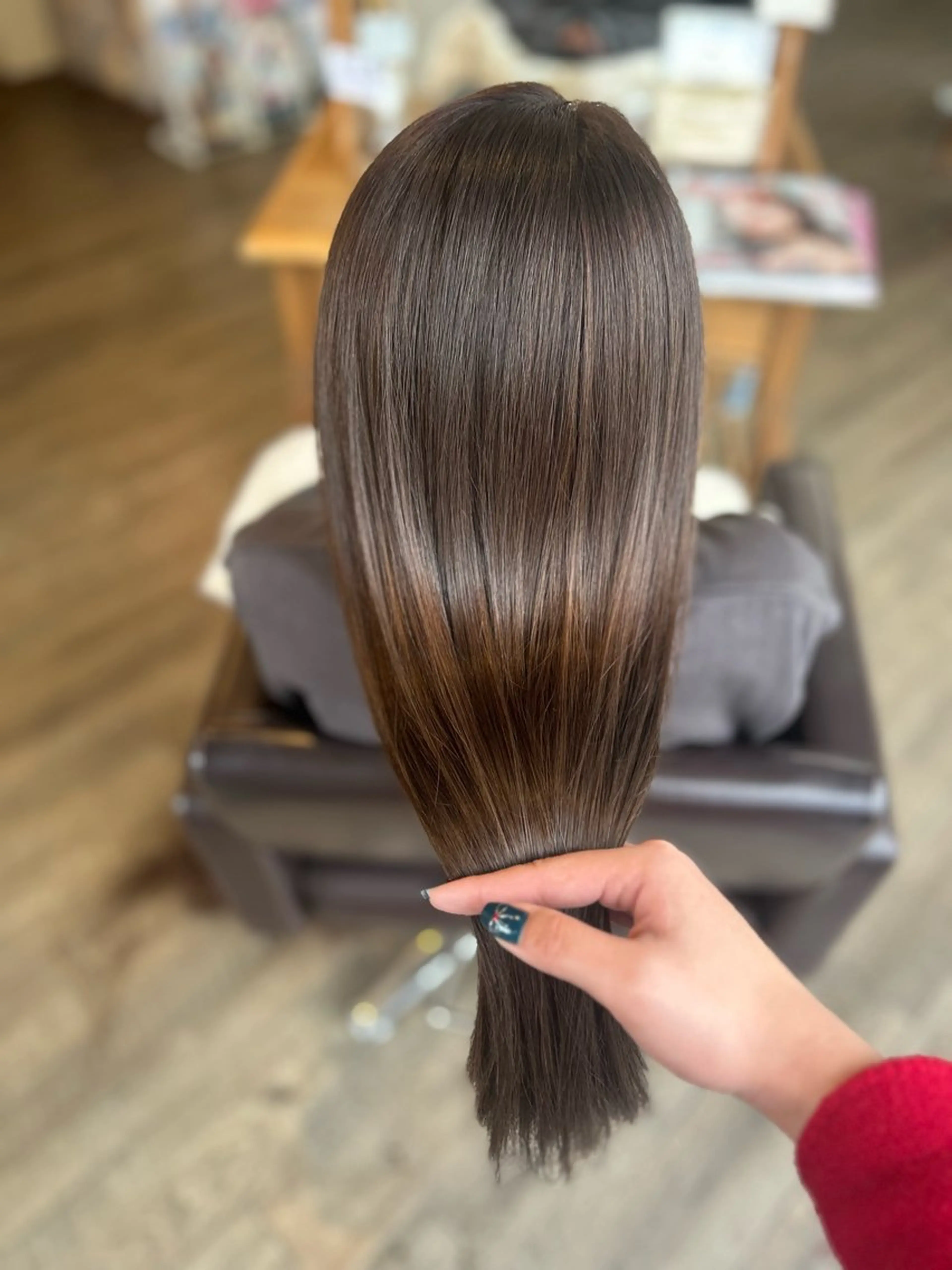 ロング カラー ベージュカラー ブリーチ ショコラベージュ ダブルカラー ブリーチなしカラー カット ヘアカラー トリートメント 井上 花音のヘアスタイル