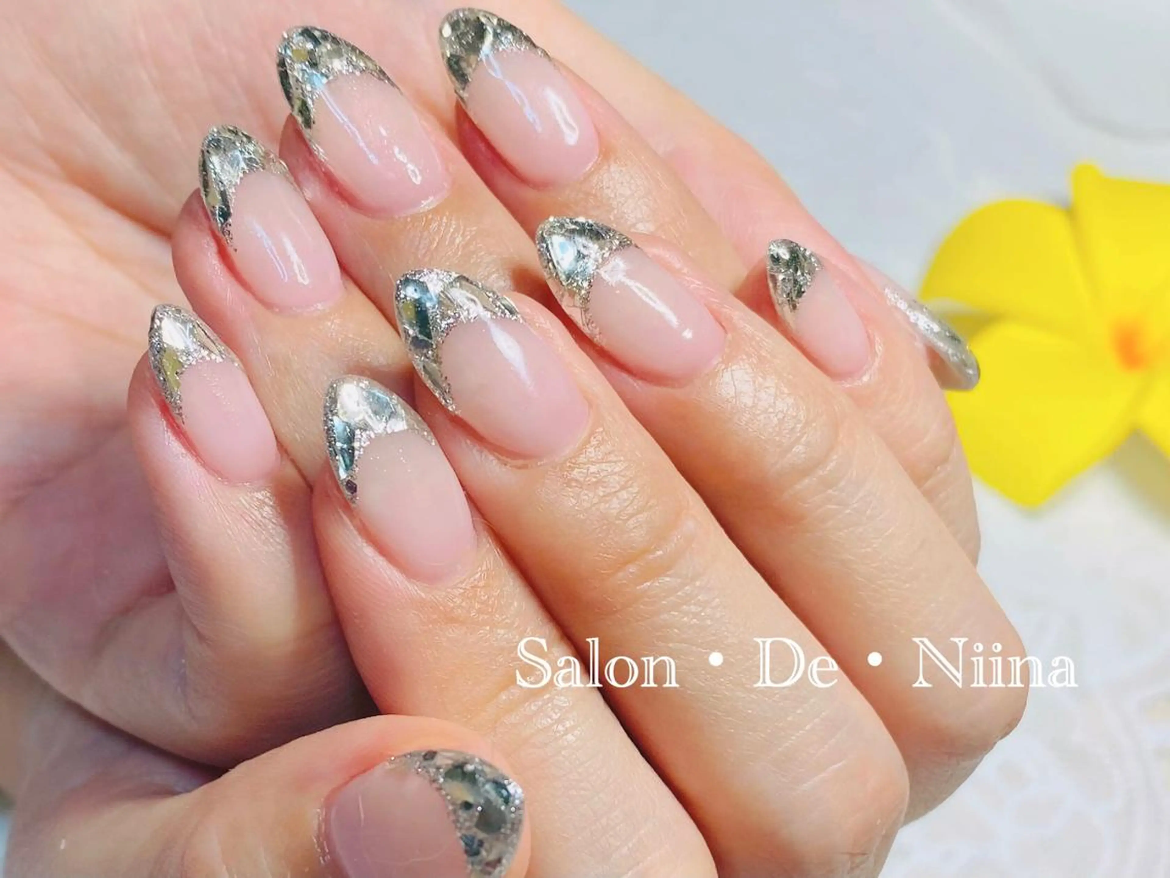 ネイル フレンチネイル ガラスフレンチ ボディビルダーSal on.DeNiinaのネイルデザイン