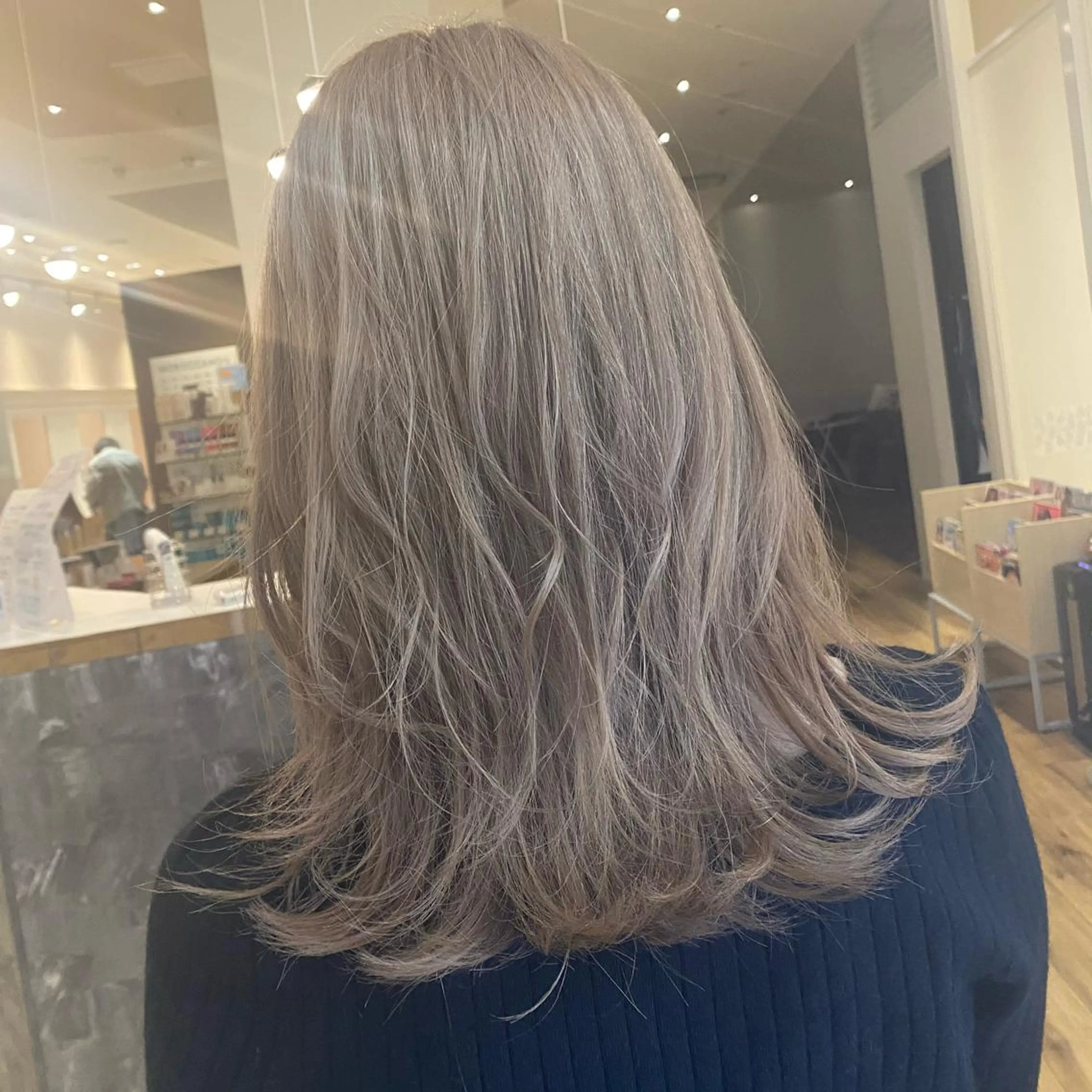 セミロング カラー ベージュカラー カット ヘアカラー ハイトーンヘア/ 島崎　タクミのヘアスタイル