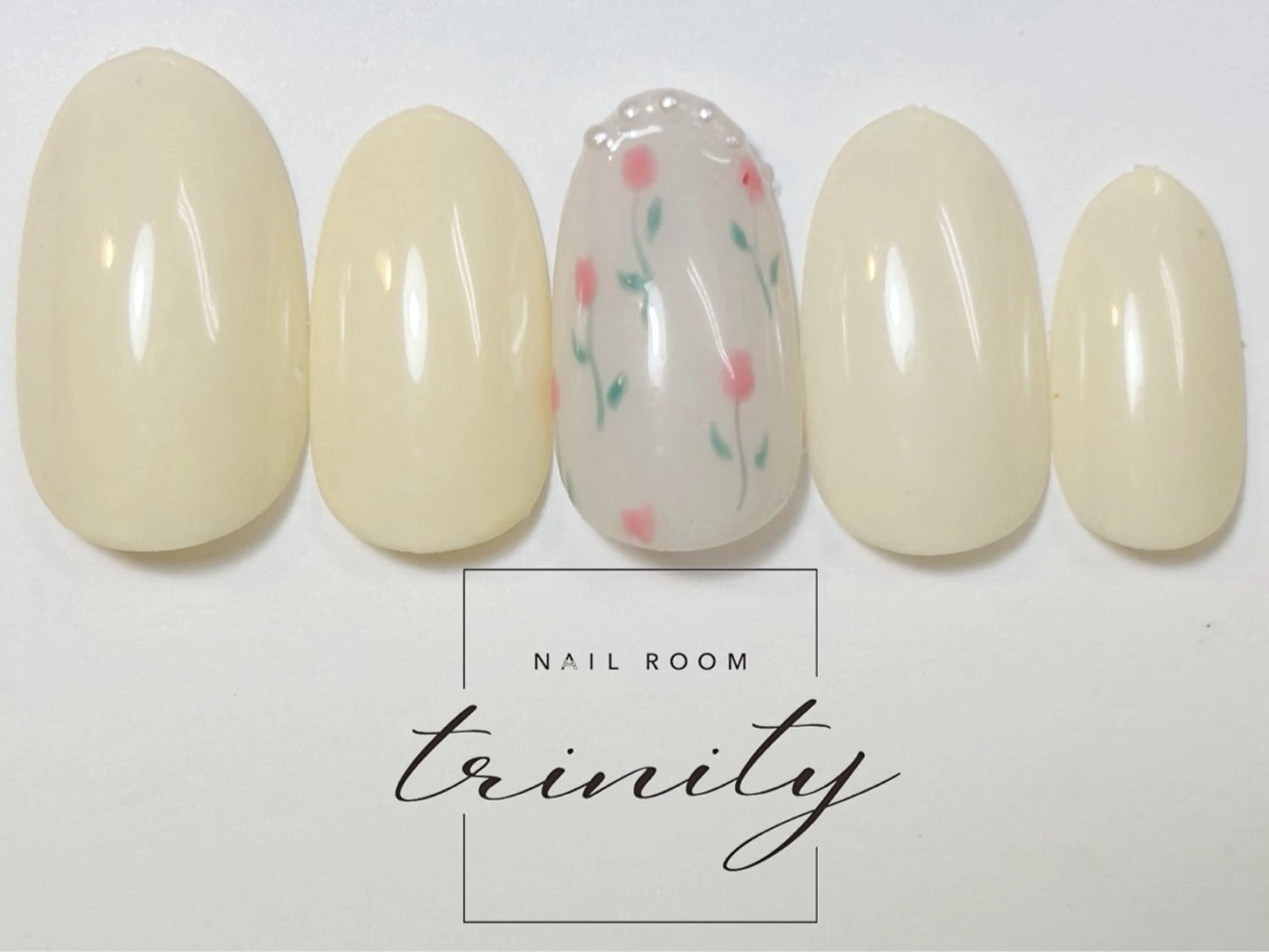 ネイル ハンドネイル Trinity ネイリストスタッフのネイルデザイン