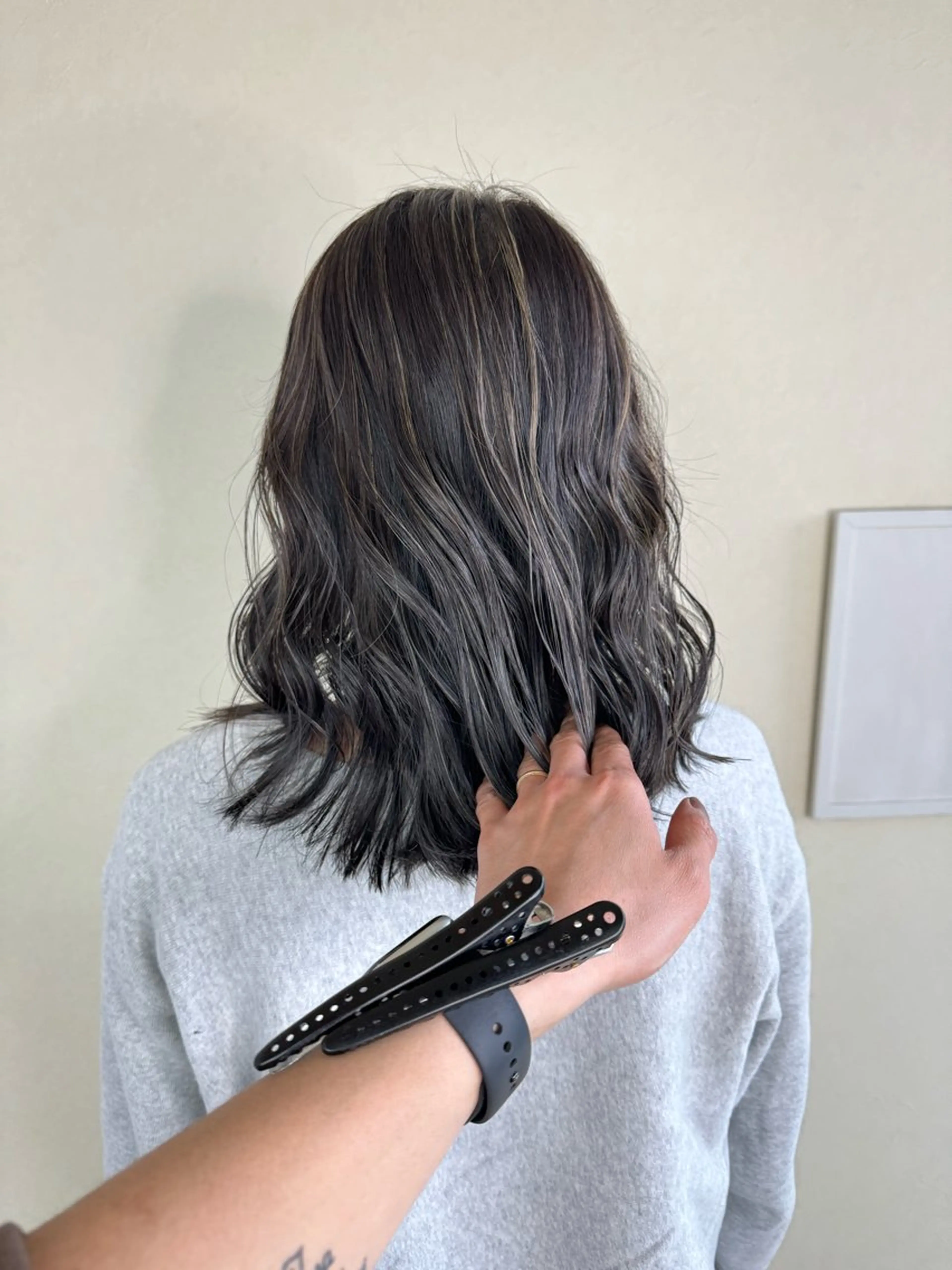 ミディアム カラー グレージュ ハイライトカラー ハイライト カット ヘアカラー トリートメント ハイライトカラー✨ グレージュ✨鎌倉光洋のヘアスタイル