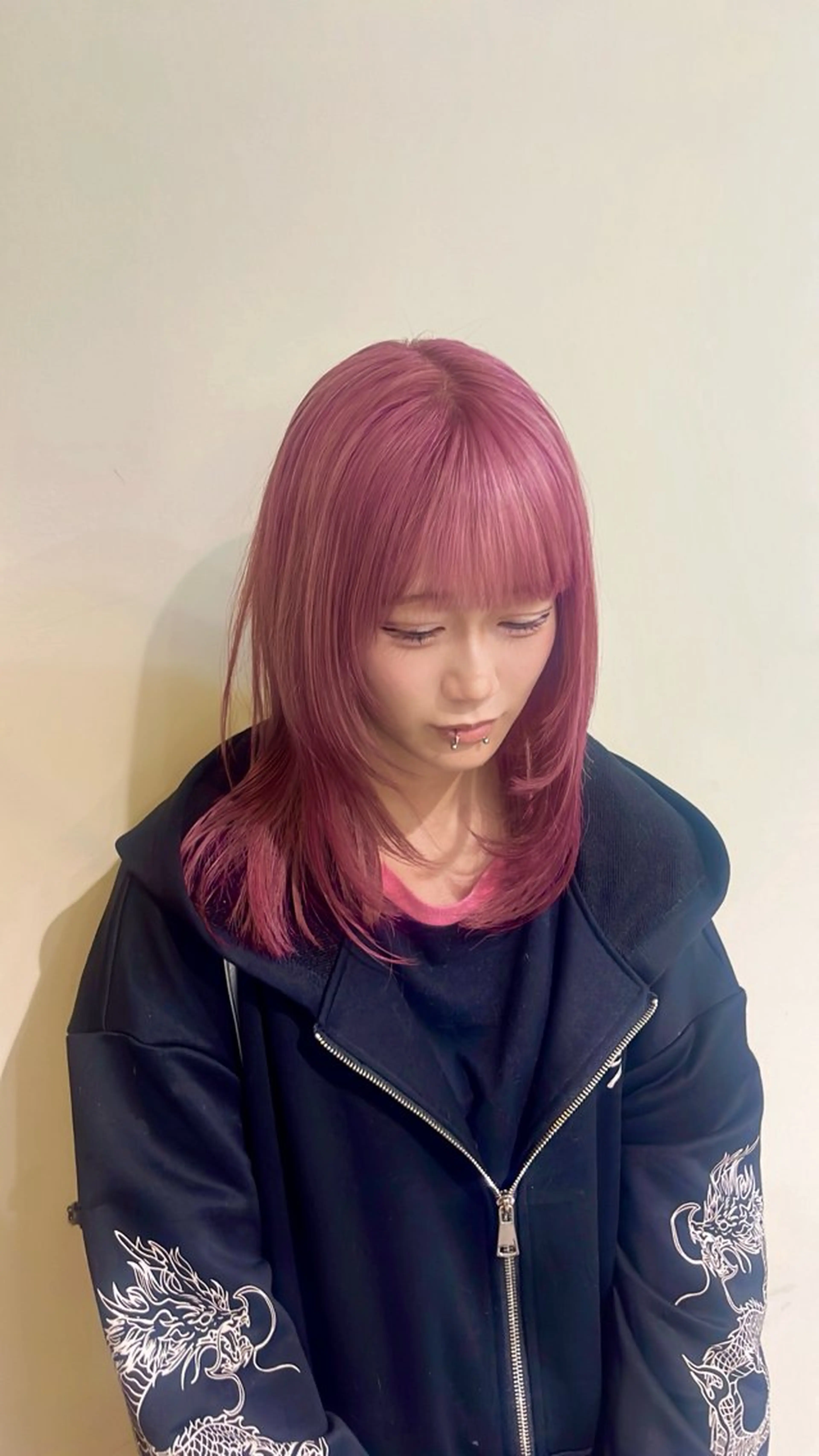 セミロング カラー ✩.*Aise⟡.· 艶カラー🐈‍⬛🩶のヘアスタイル