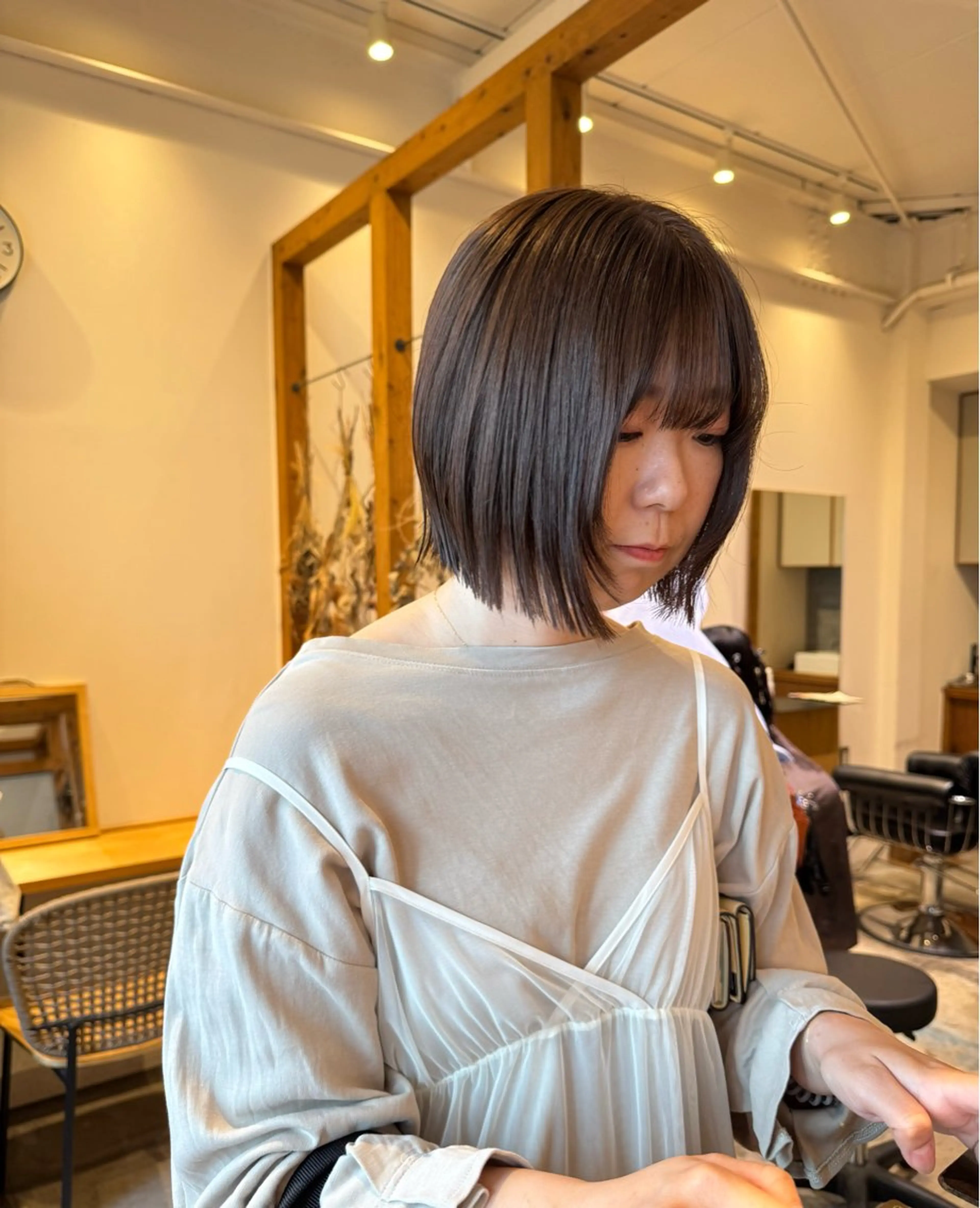 ショート カラー アッシュ 顔まわりレイヤー 顔周りカット レイヤーカット カット ヘアカラー トリートメント ENIF　大島 芽生のヘアスタイル