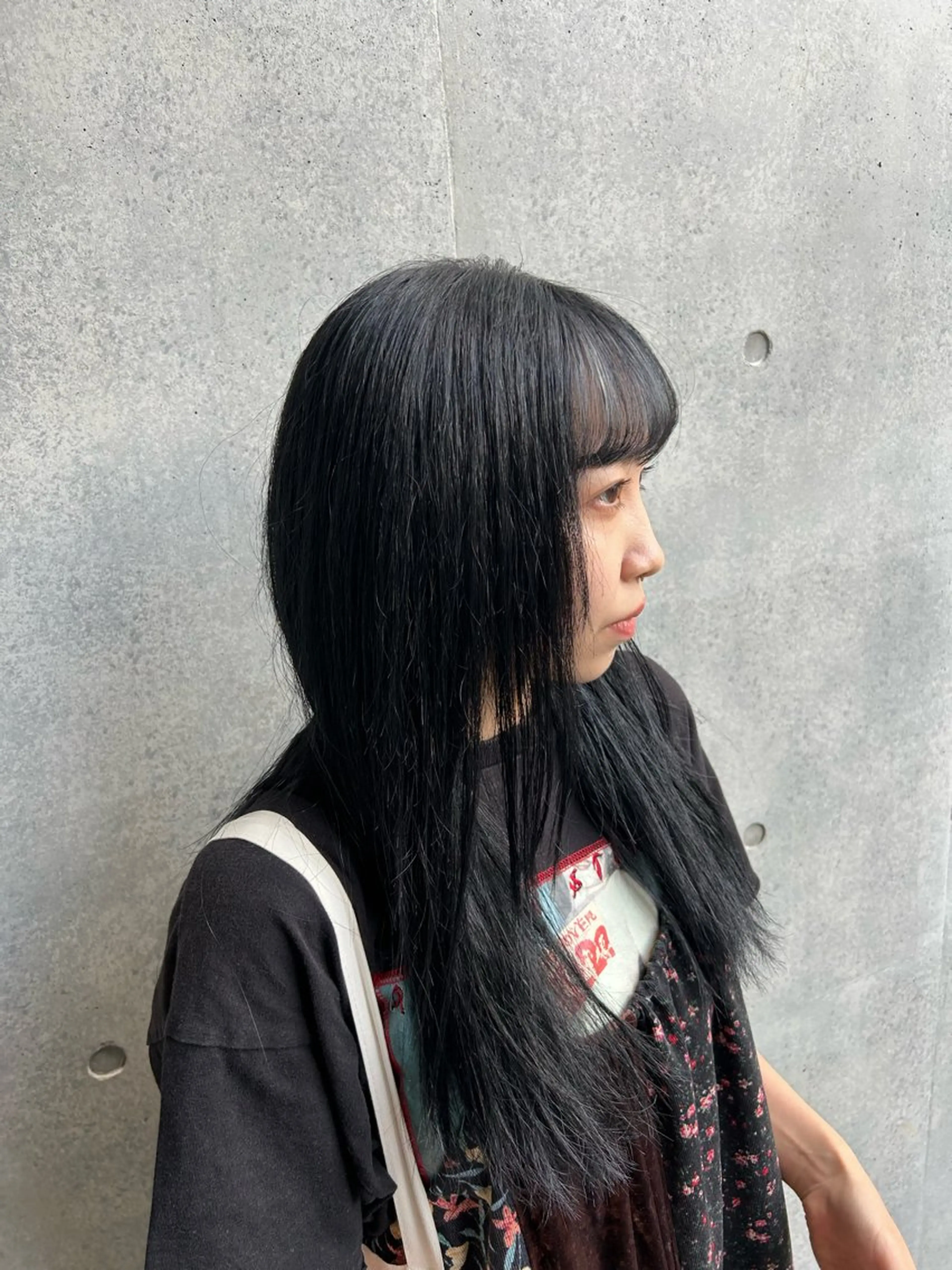 セミロング カラー 韓国レイヤー kira🌛のヘアスタイル