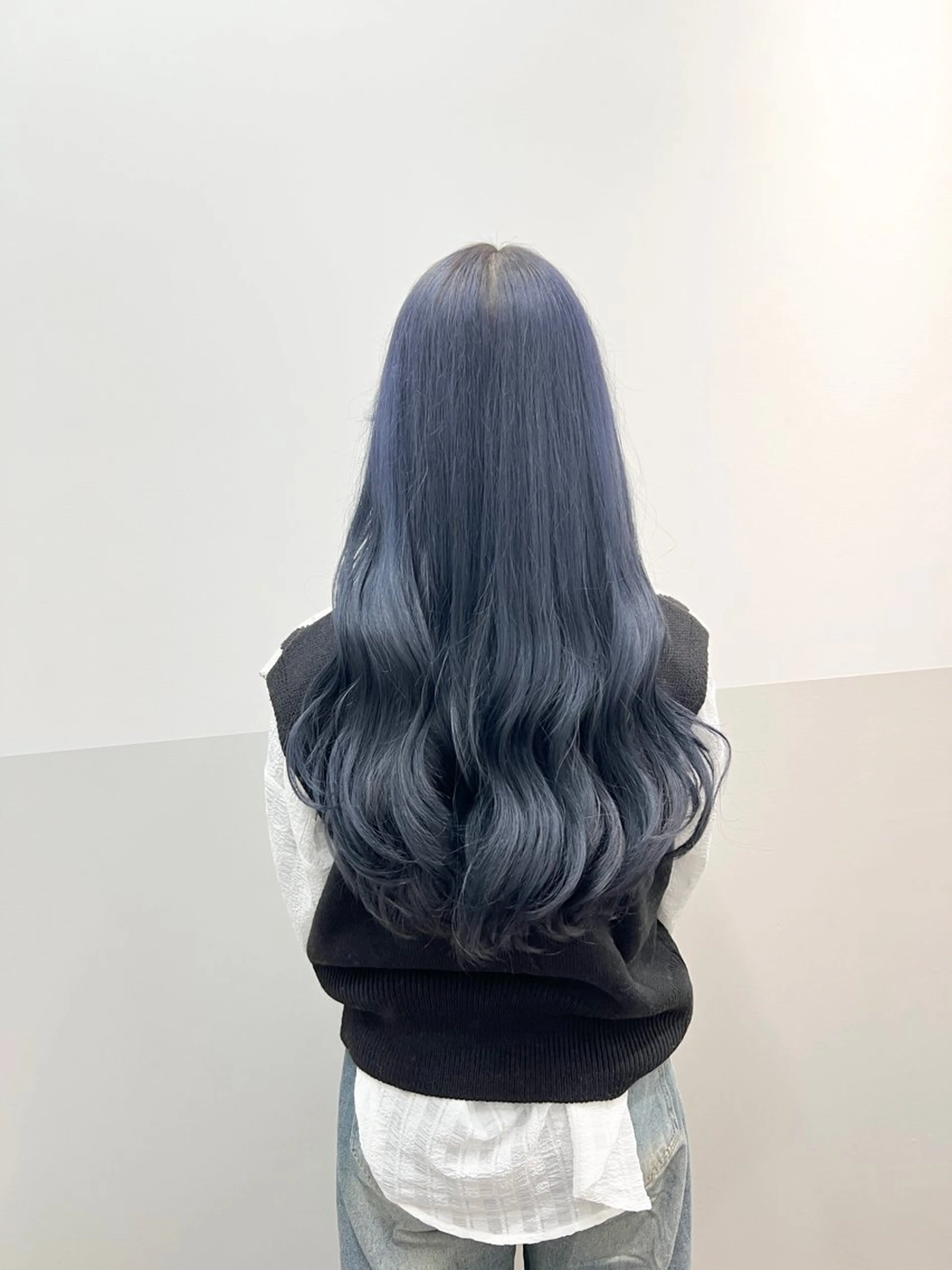 ロング カラー ヘアアレンジ ブリーチ ネイビーカラー ヘアカラー トリートメント 似合わせレイヤー/ 美髪縮毛矯正/ミナエのヘアスタイル