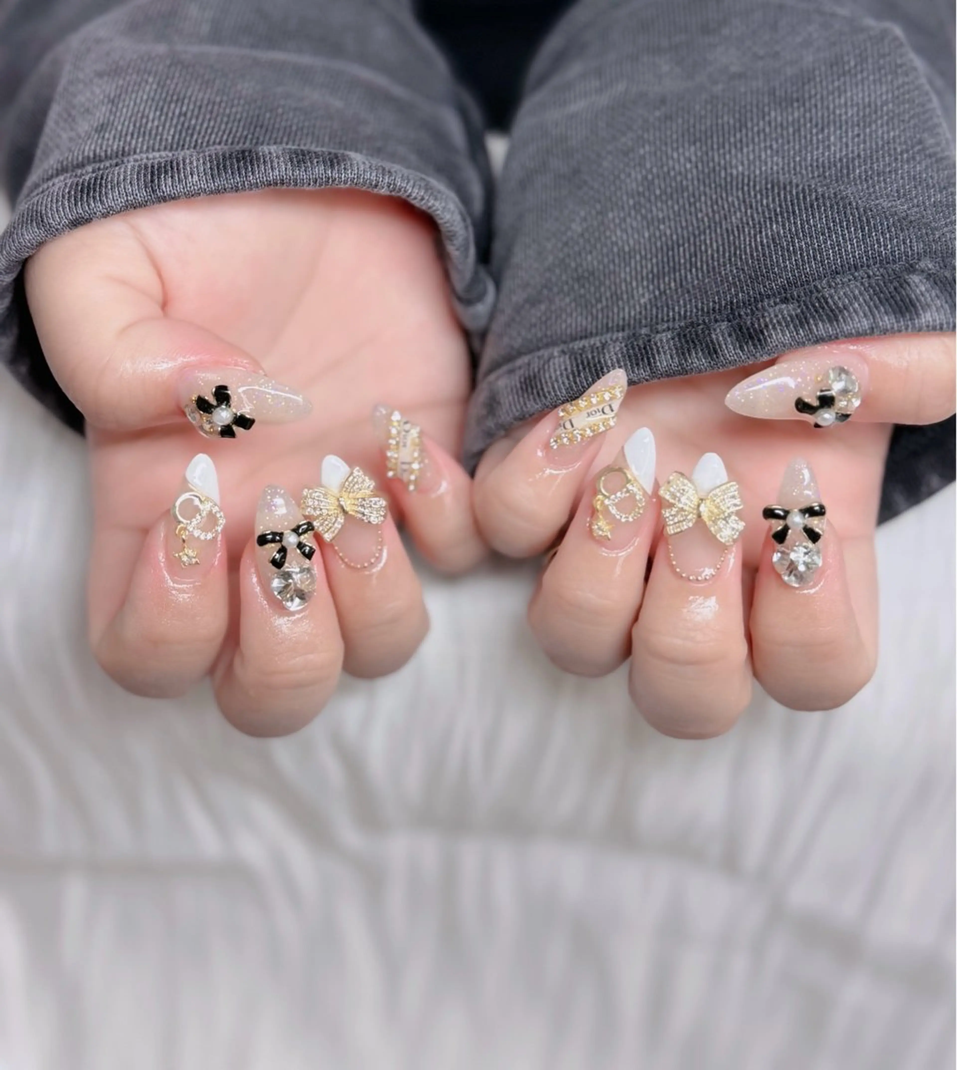ネイル オーロラネイル フレンチネイル ジェルネイル ハロウィン キラキラネイル ハンドネイル H.baby Nail Salonのネイルデザイン