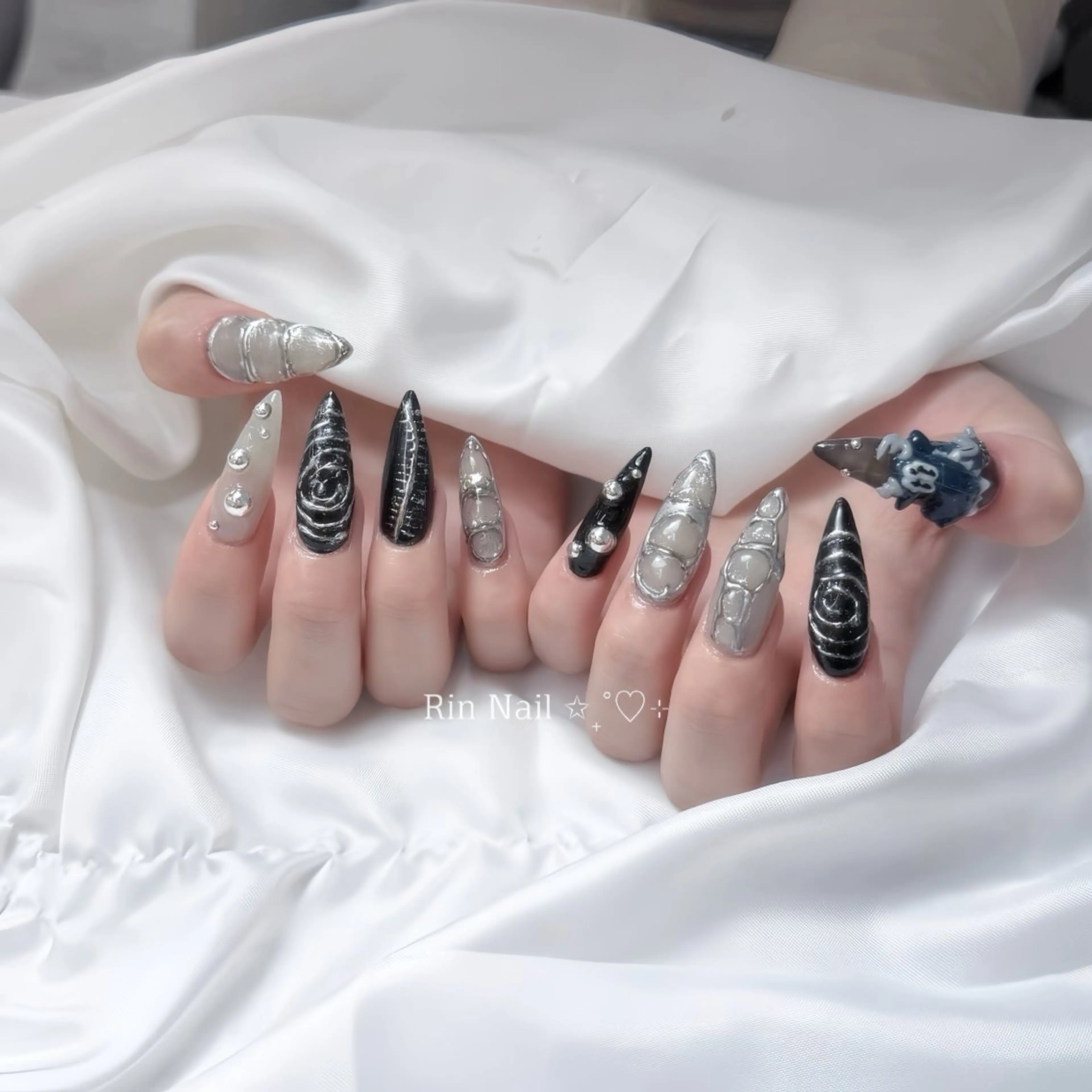 ネイル アートネイル チークネイル ジェルネイル ロングネイル マグネットネイル ハンドネイル Rin Nail 新大久保店のネイルデザイン