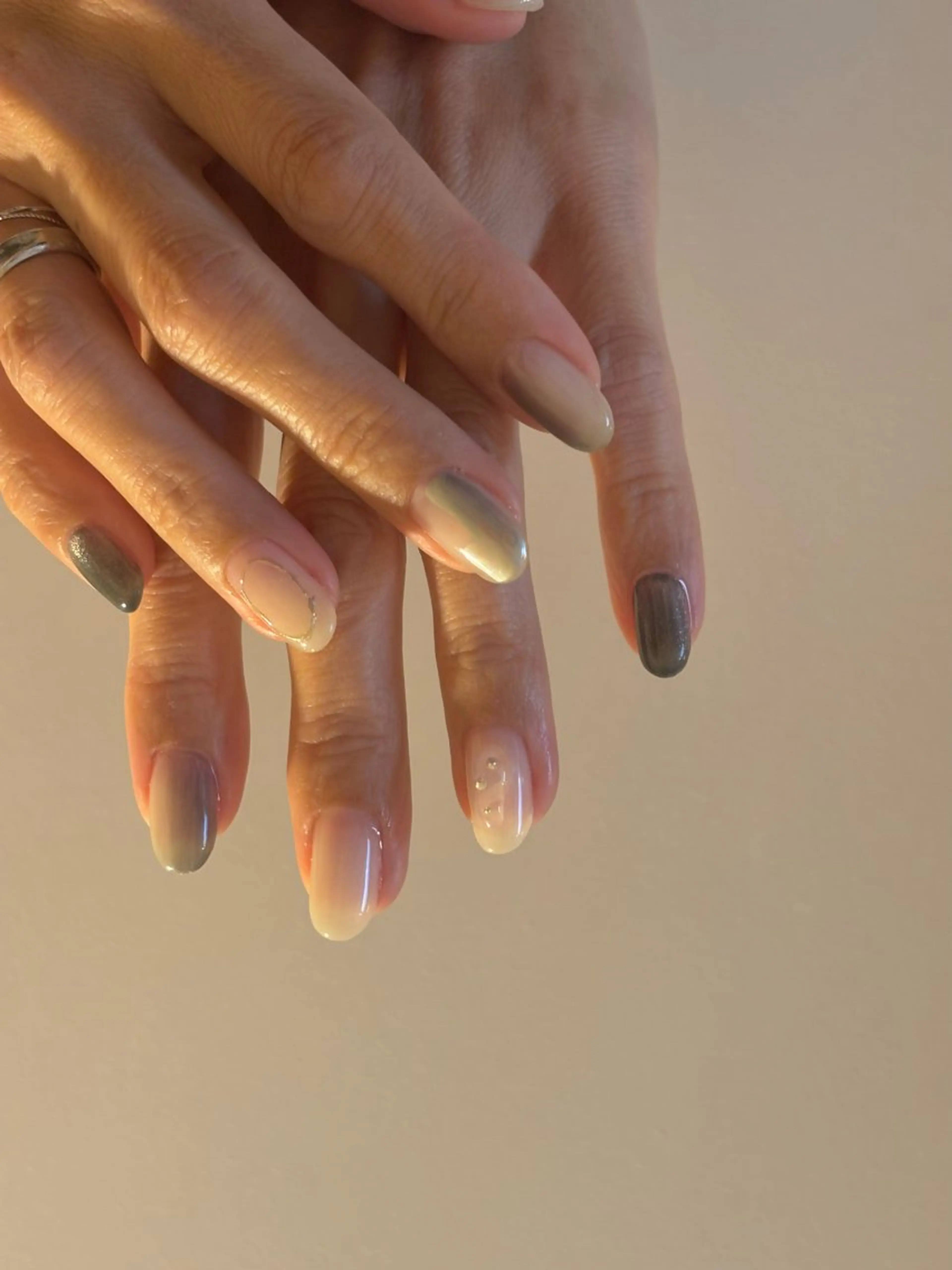 ネイル ニュアンスネイル オフィスネイル ハンドネイル Elio 国泰寺のネイルデザイン