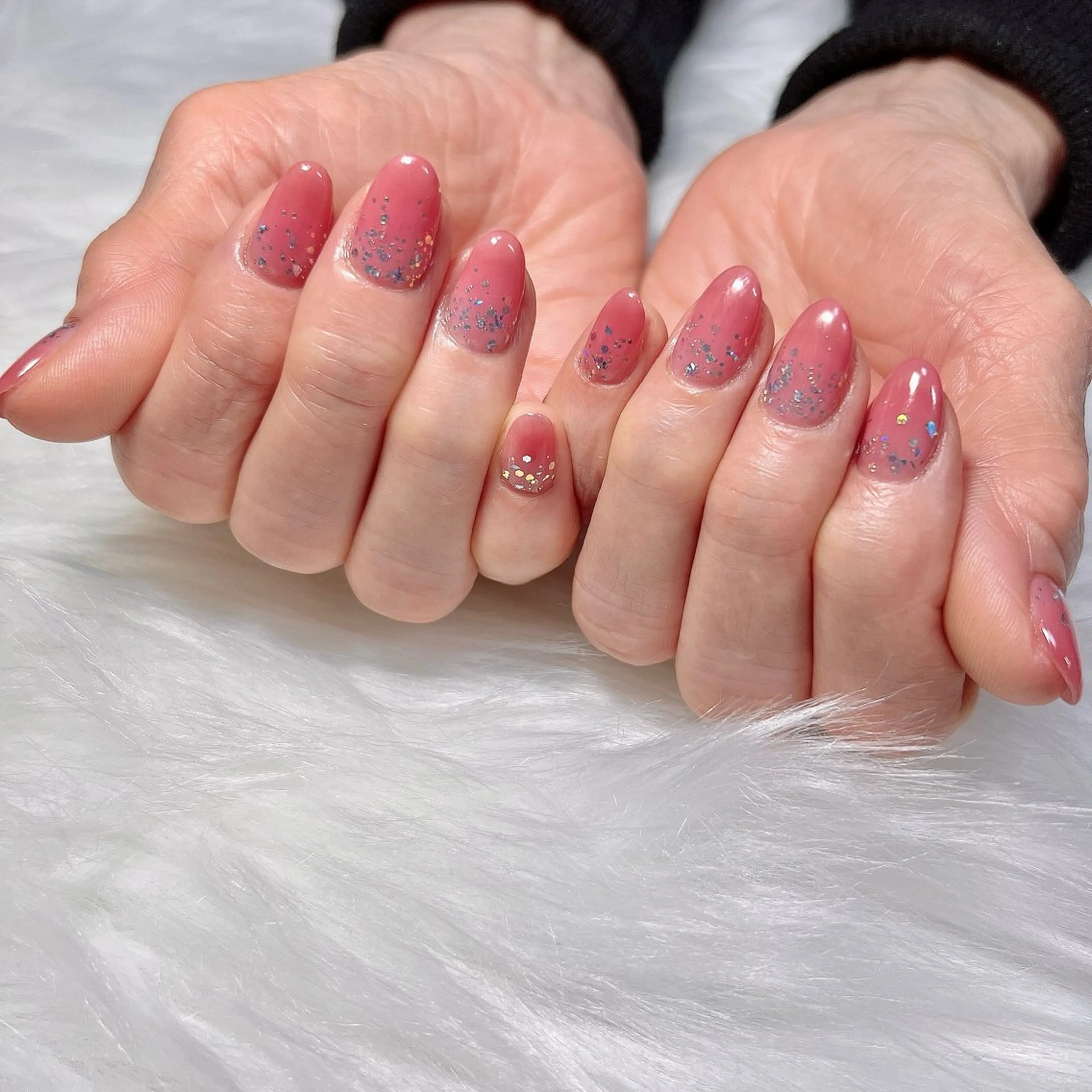 ネイル キラキラネイル ネイルチップ ホワイト ハンドネイル two nailのネイルデザイン