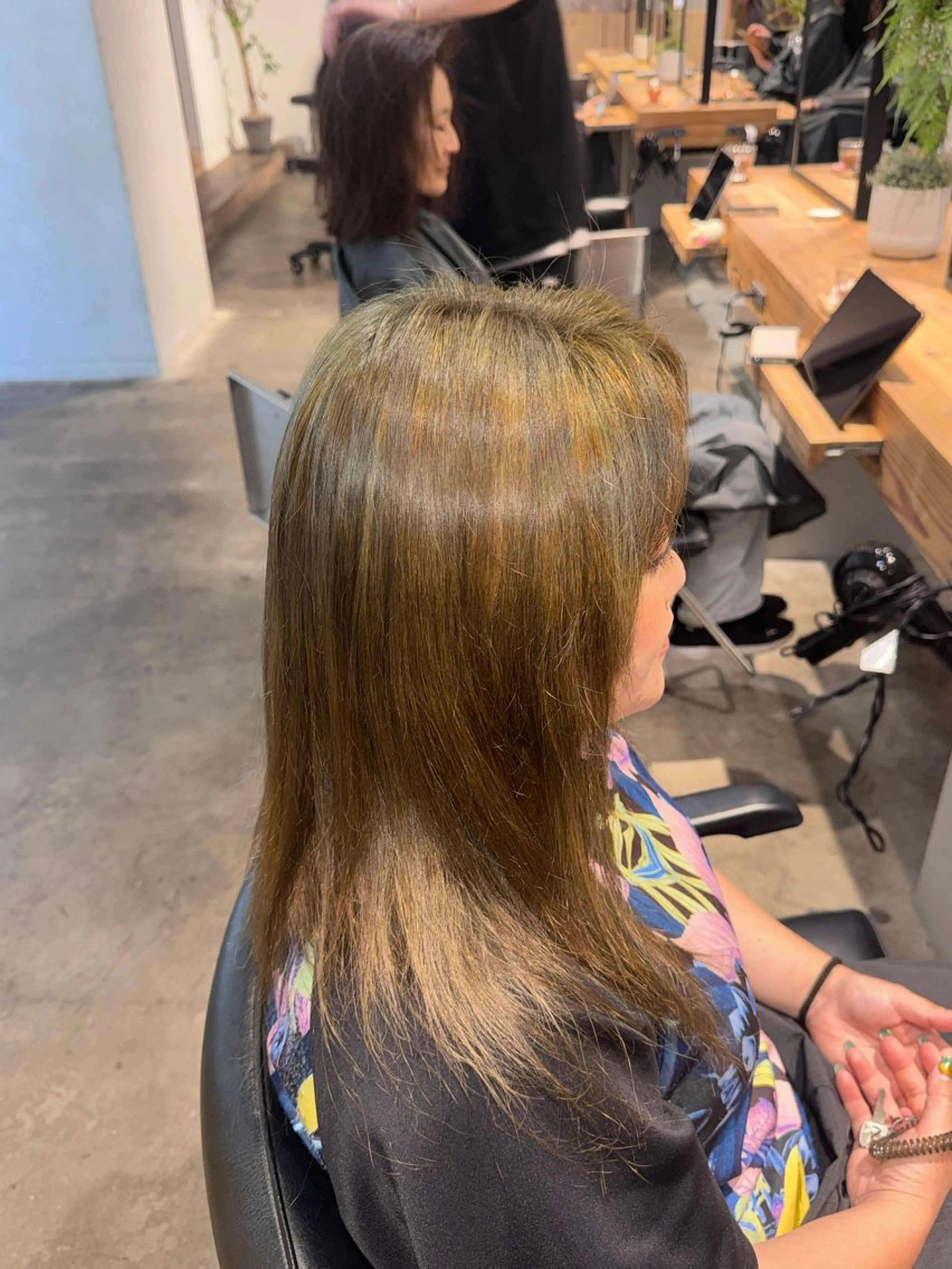 カラー ホリウチ リオのヘアスタイル