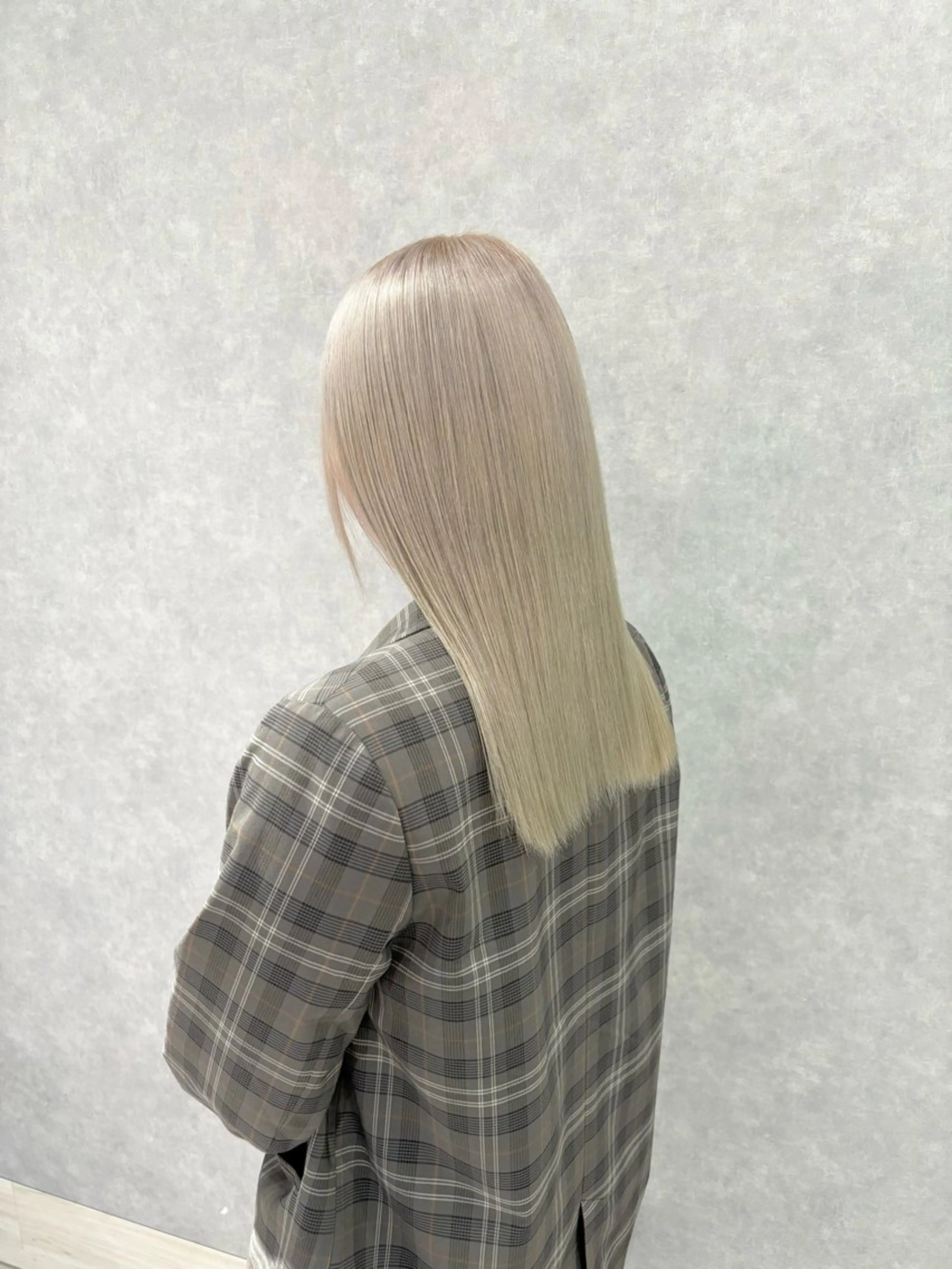 ロング カラー アッシュ バレイヤージュ ベージュカラー ブリーチ ケアブリーチ 長谷川 湧のヘアスタイル