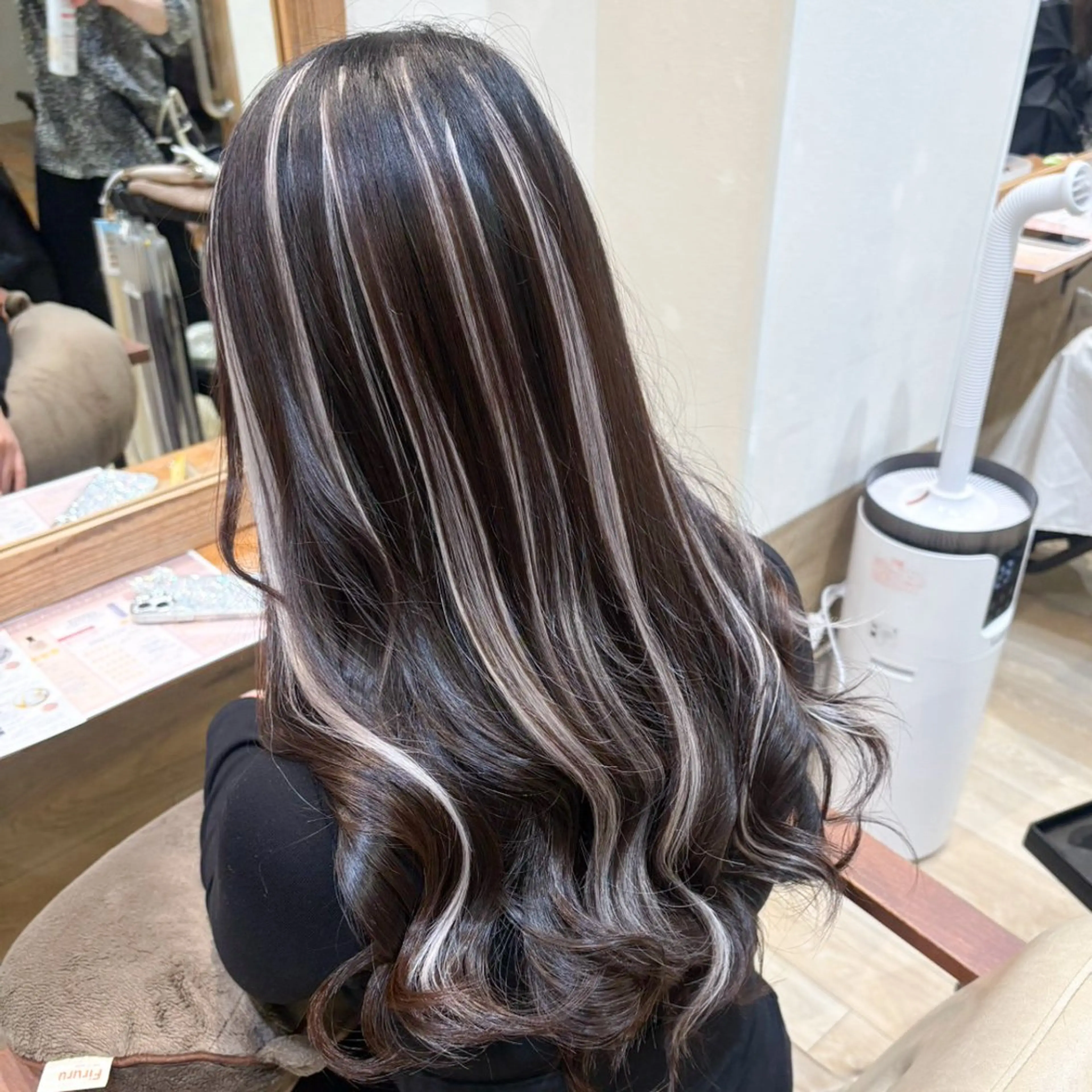 ロング SOU/エクステ /ダブルカラーのヘアスタイル