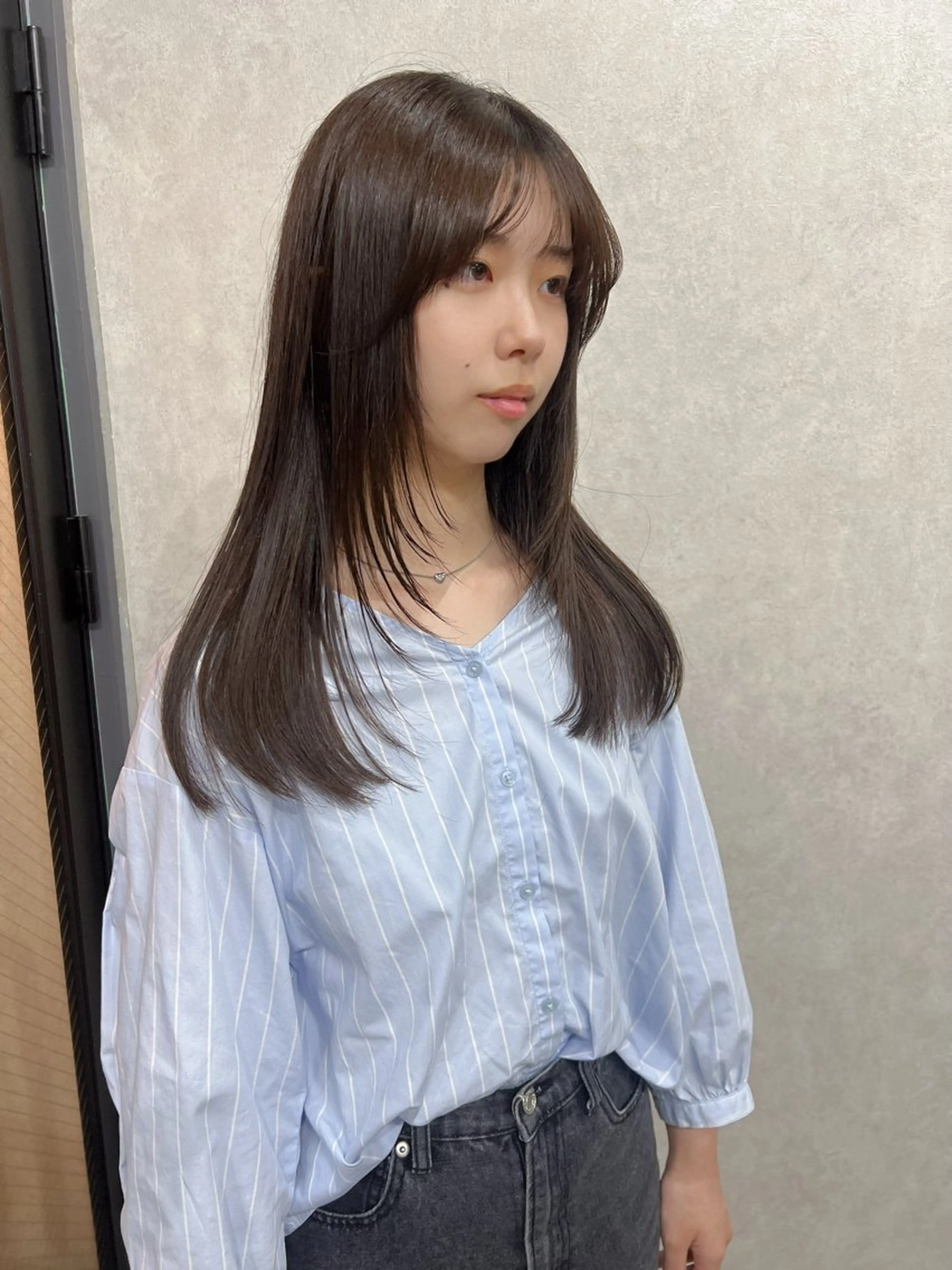 セミロング カラー セミロングパーマ ベージュカラー ブリーチ ケアブリーチ グレージュ YUI ハイトーンカラーのヘアスタイル