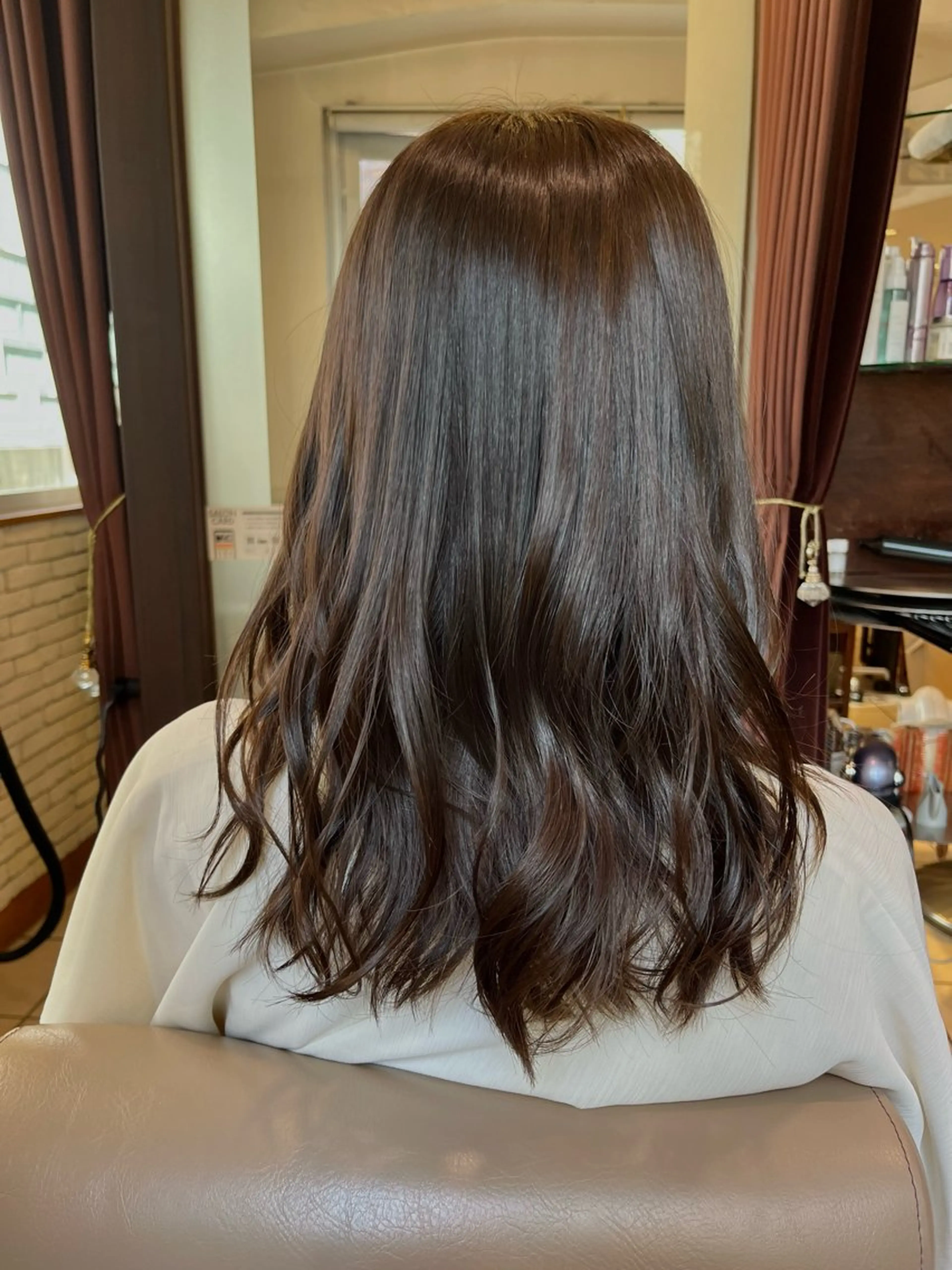 セミロング カラー 透明感カラー オリーブカラー イソベ ミズキのヘアスタイル