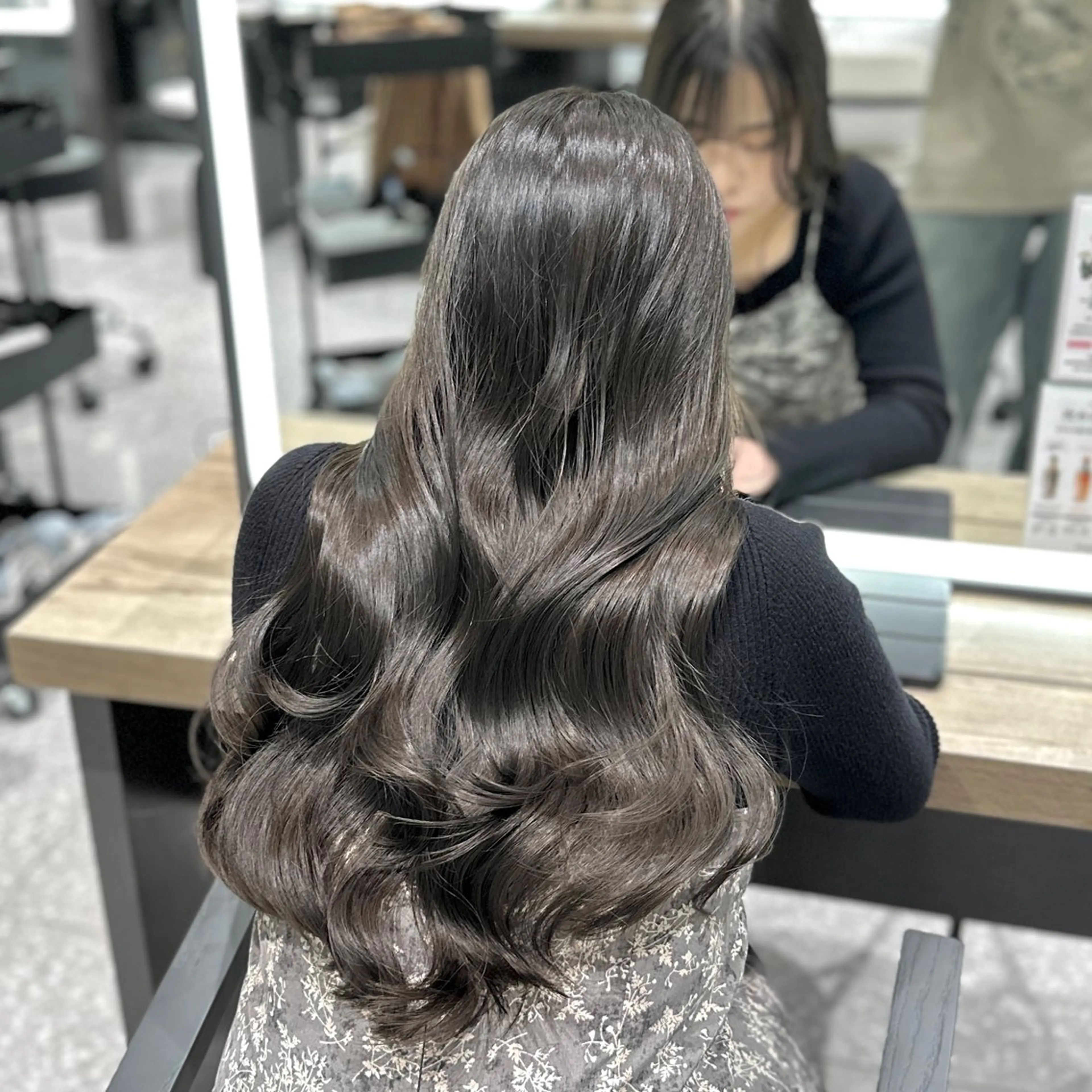 ロング カラー グレージュ オリーブグレージュ オリーブグレー レイヤー/グレージュ メンズパーマのヘアスタイル