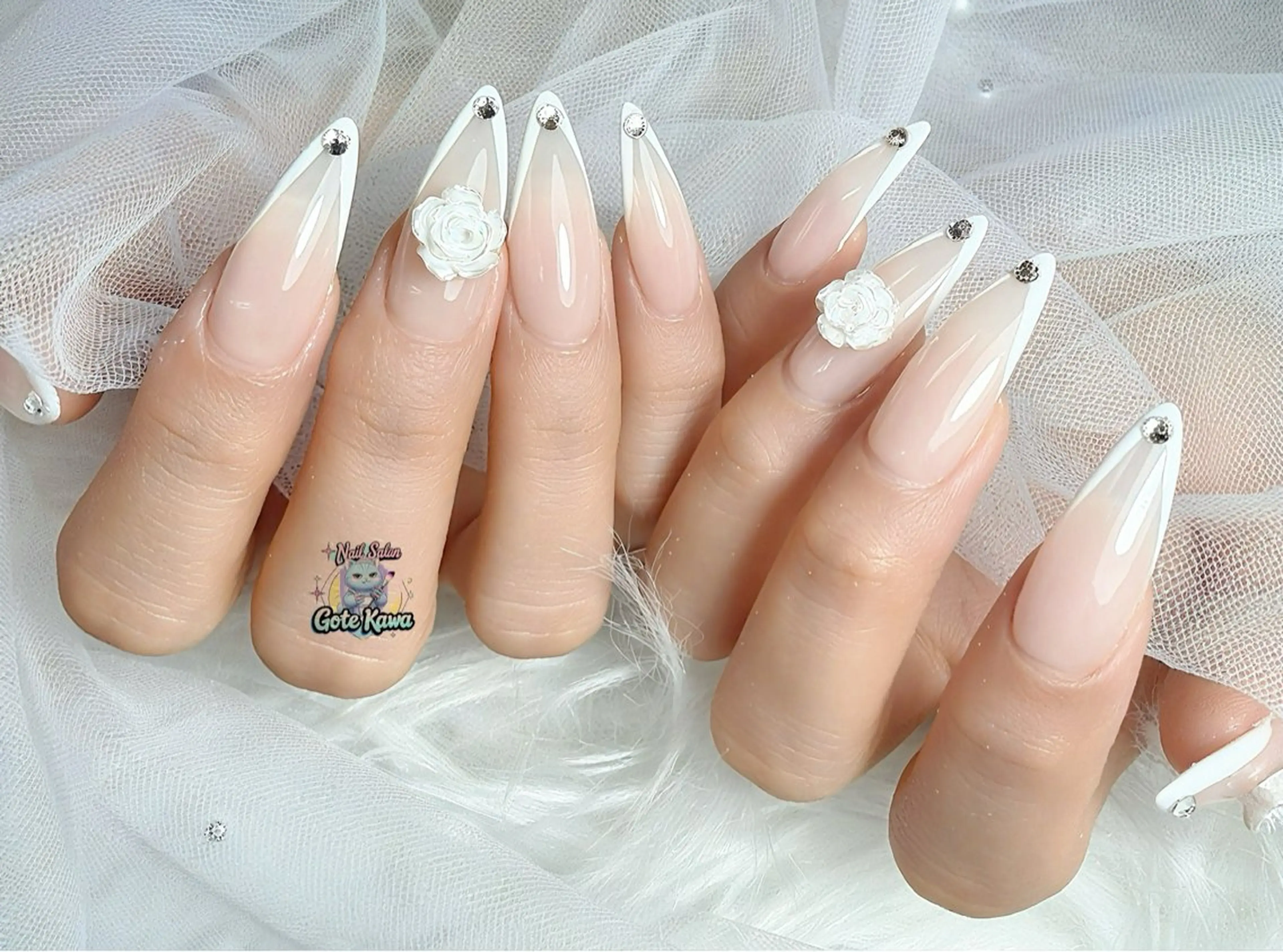 ネイル フレンチネイル キラキラネイル バレンタイン ハンドネイル ハンドケア Gote Kawa nail salonのネイルデザイン