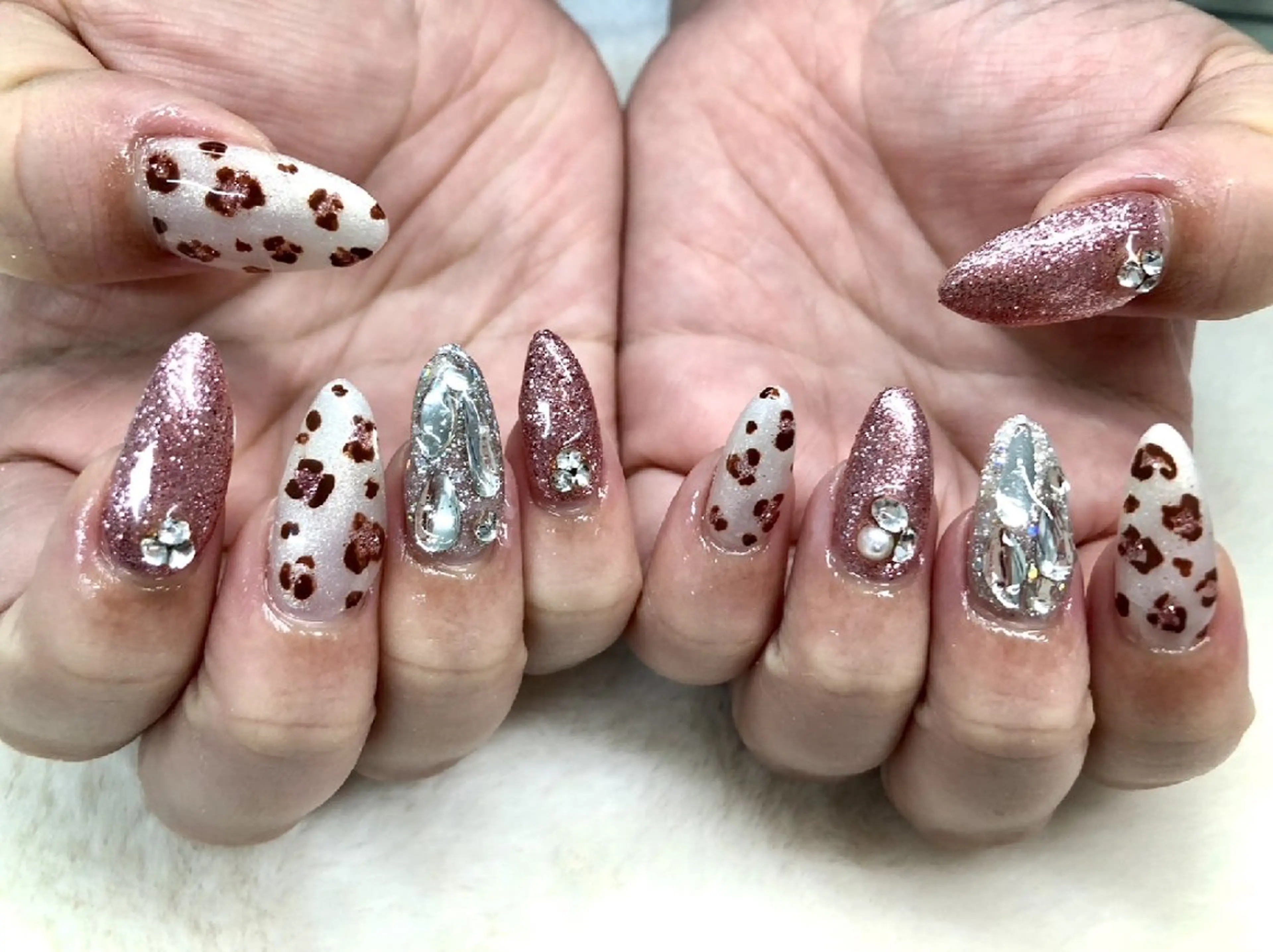 ネイル ガーリー ラメ(グリッター) ピンク ハンドネイル ハンドケア 心斎橋Salon Epokkuのネイルデザイン