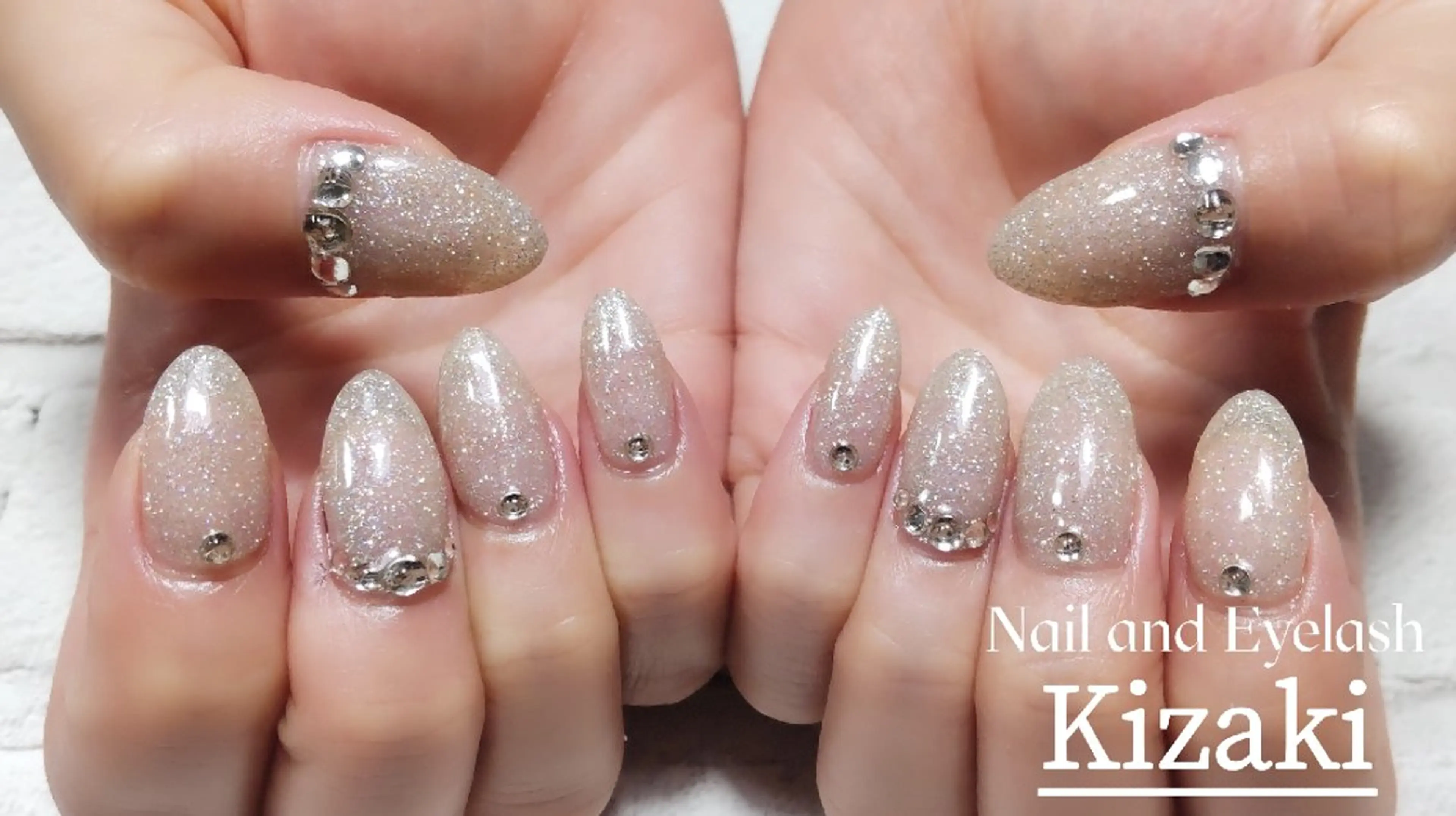 ネイル フラッシュネイル ゴージャス キラキラネイル 冬ネイル ハンドネイル Kizaki.. Saoriのマツエク・マツパデザイン