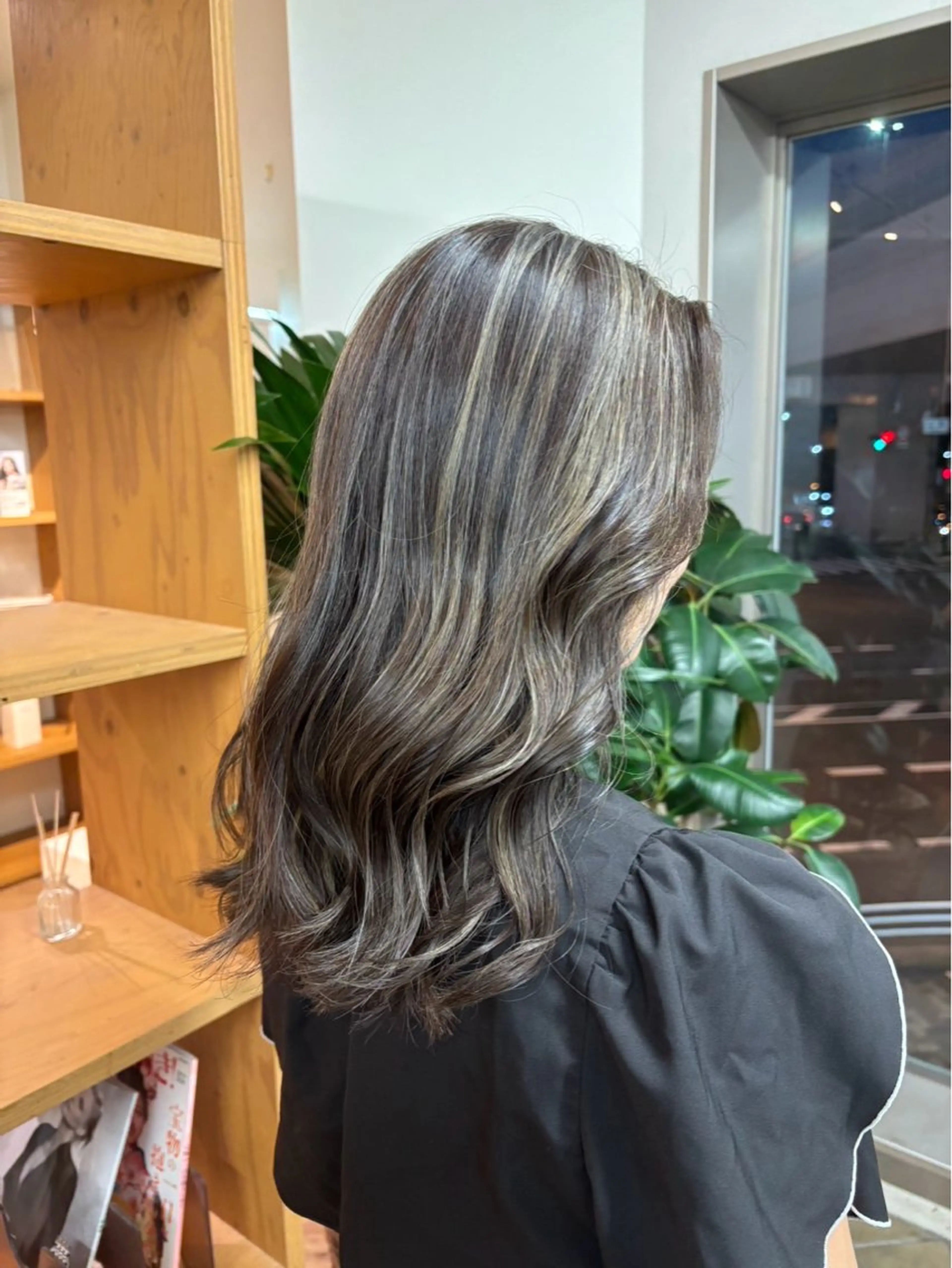 カラー ハイライトカラー ヘアカラー トリートメント ブリーチカラー/ わきたちえ🌻のヘアスタイル