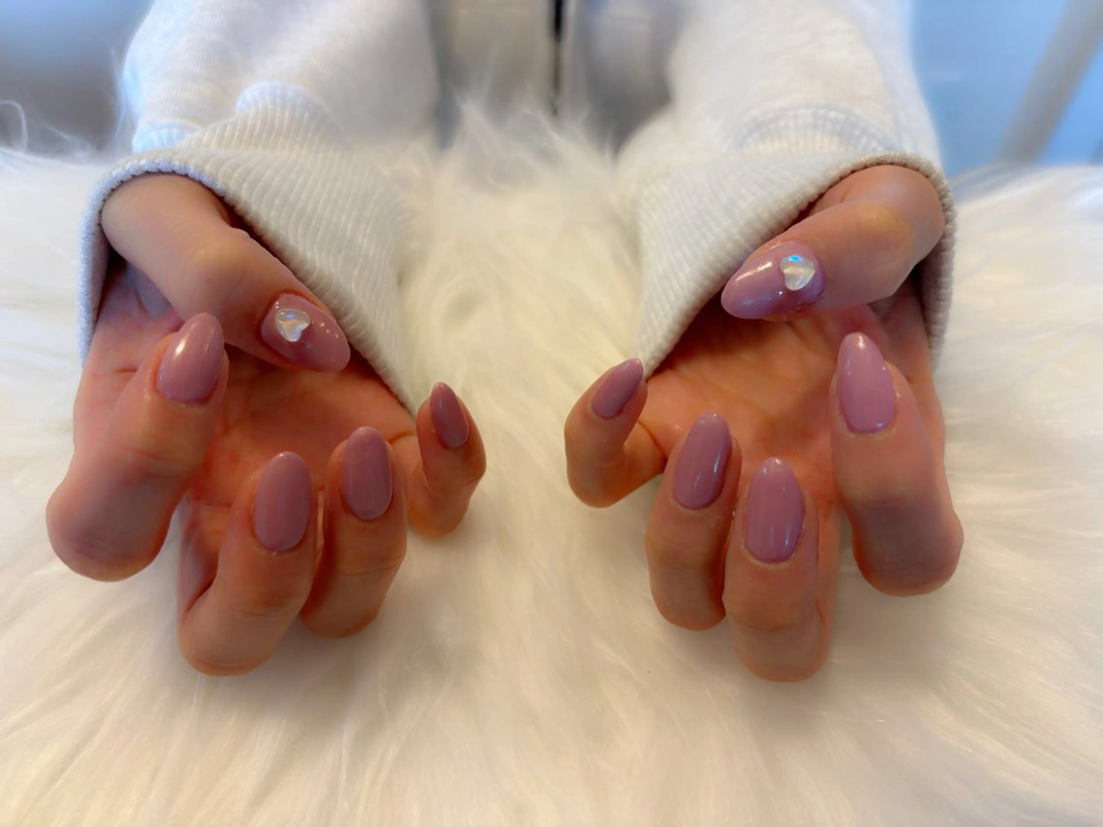 ネイル ワンカラーネイル ストーンネイル komohana salon🌺のネイルデザイン