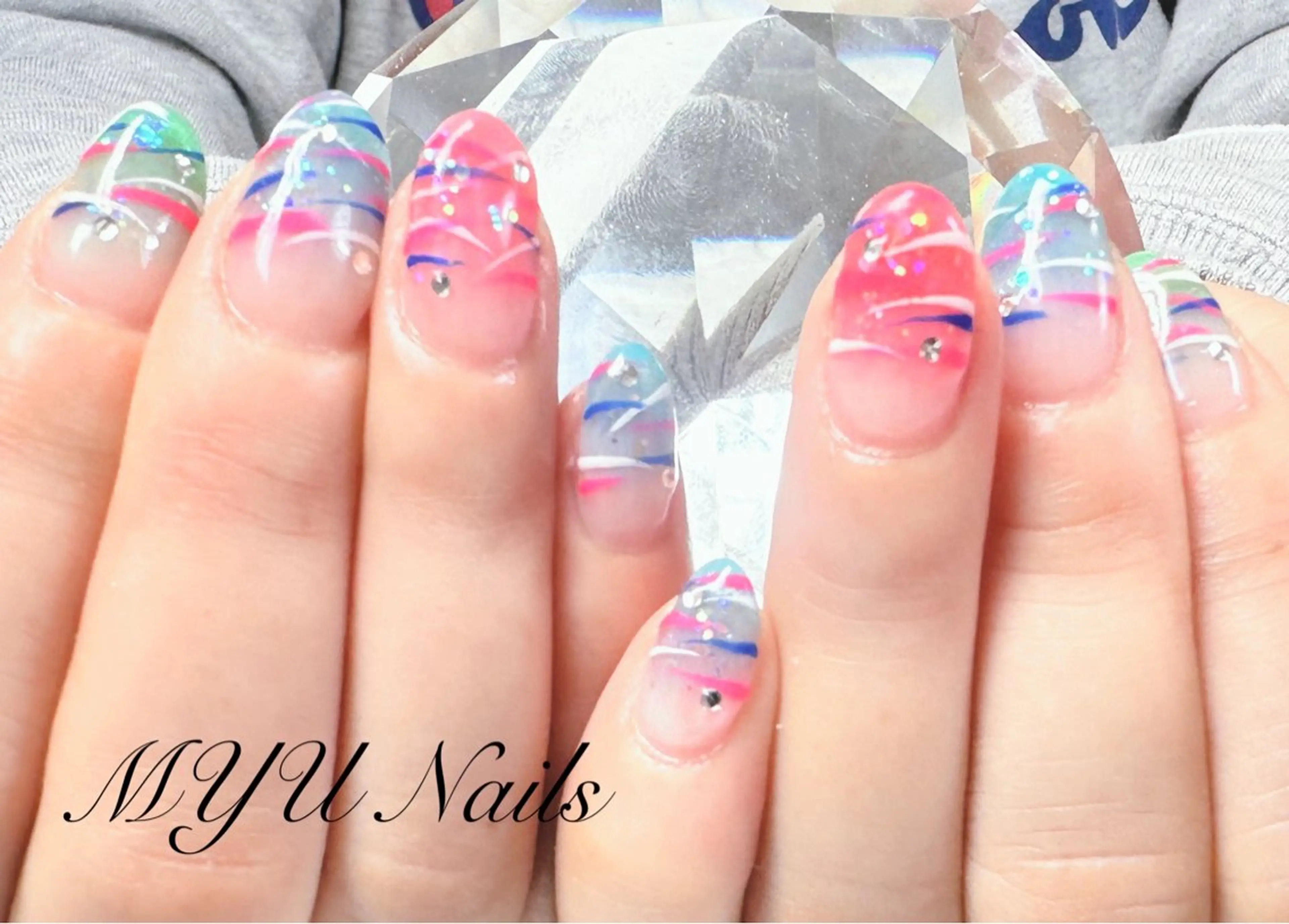 ネイル ジェルネイル 持ち込み ニュアンスネイル パラジェル 夏ネイル ハンドネイル ニュアンスネイル🌈 MYU Nailsのネイルデザイン