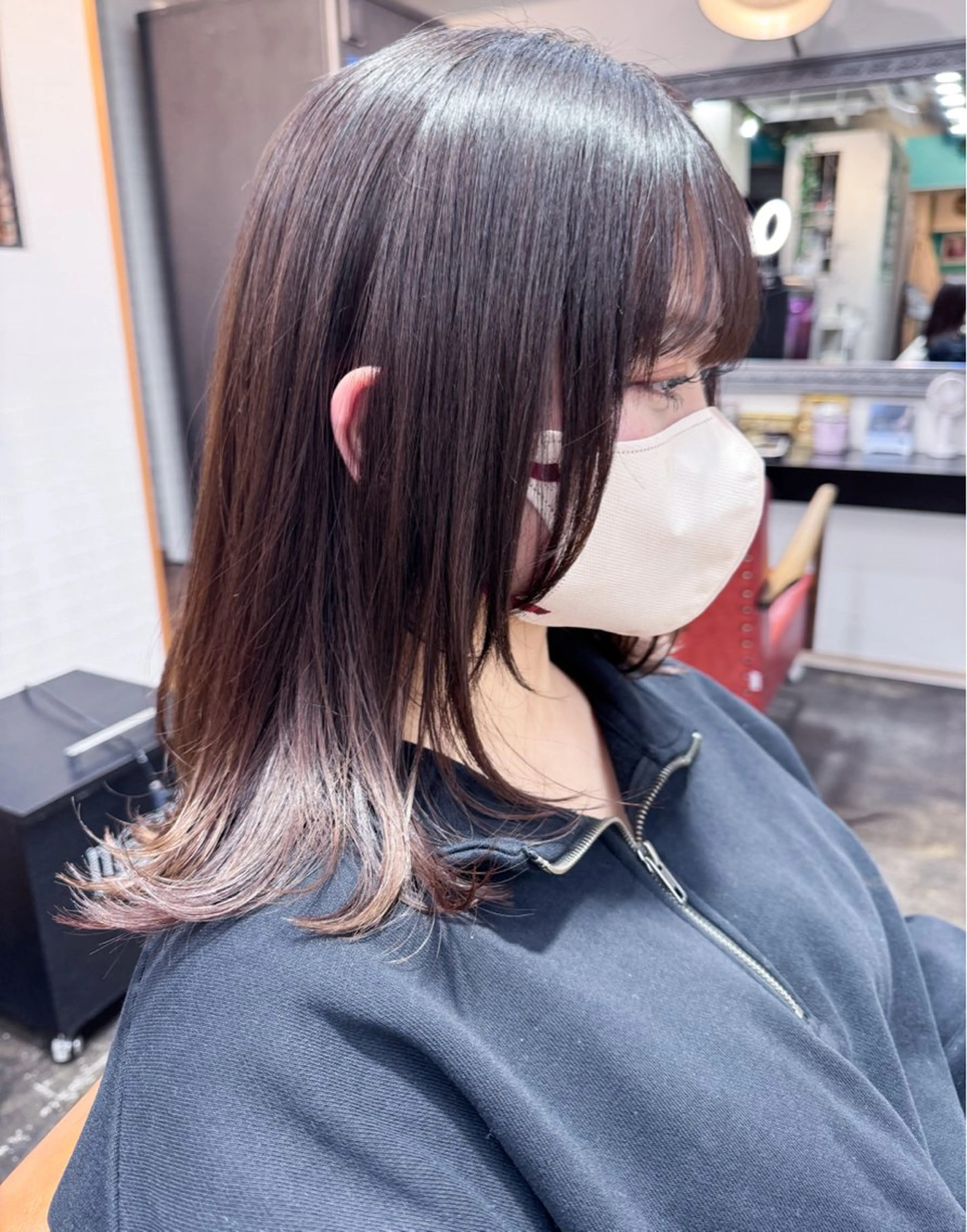 ミディアム カラー ラベンダーカラー 顔まわりレイヤー レイヤーカット Chic シックのヘアスタイル