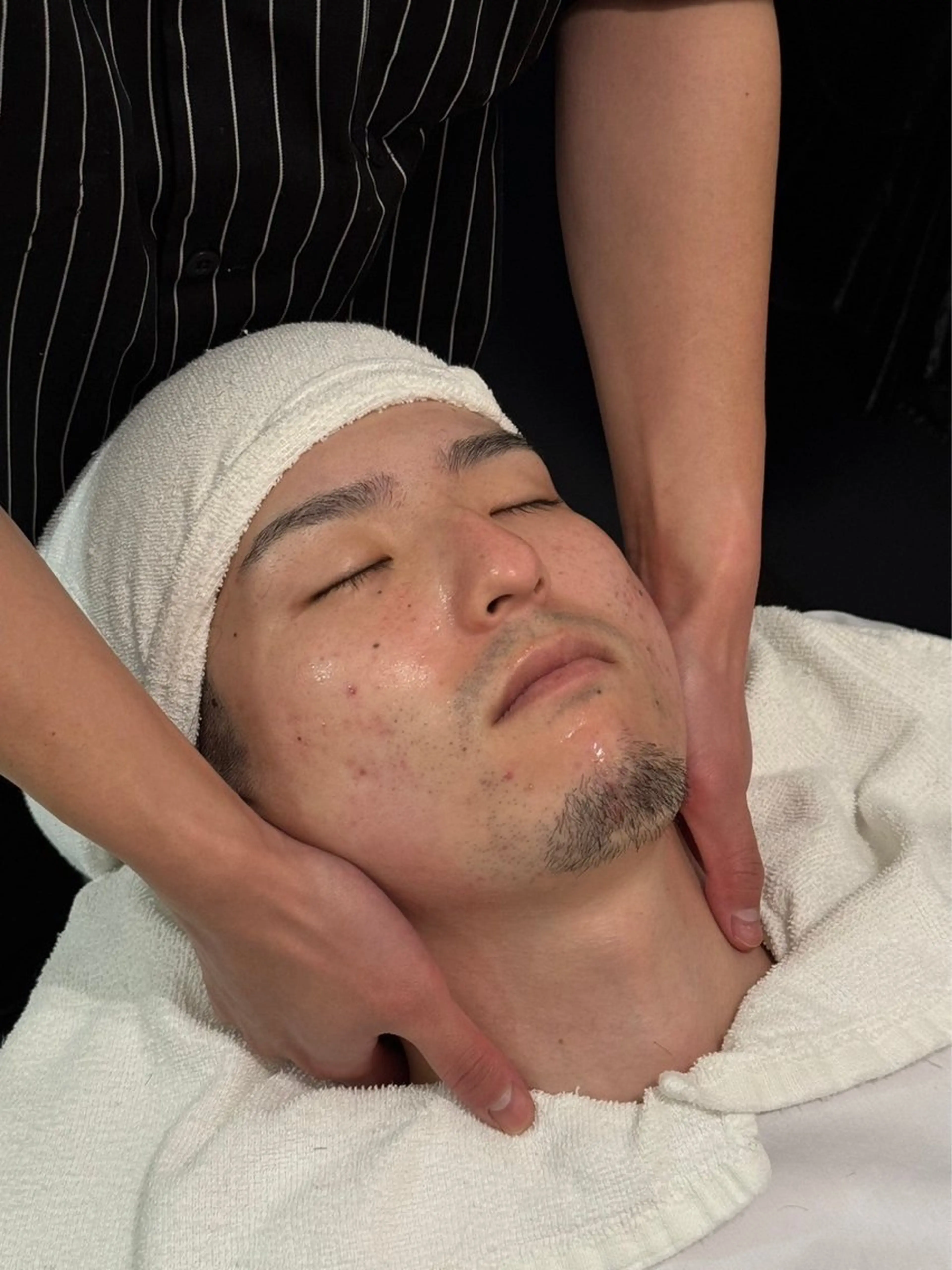 メンズ 眉カット 【23時まで営業!】 知念 新菜のヘアスタイル