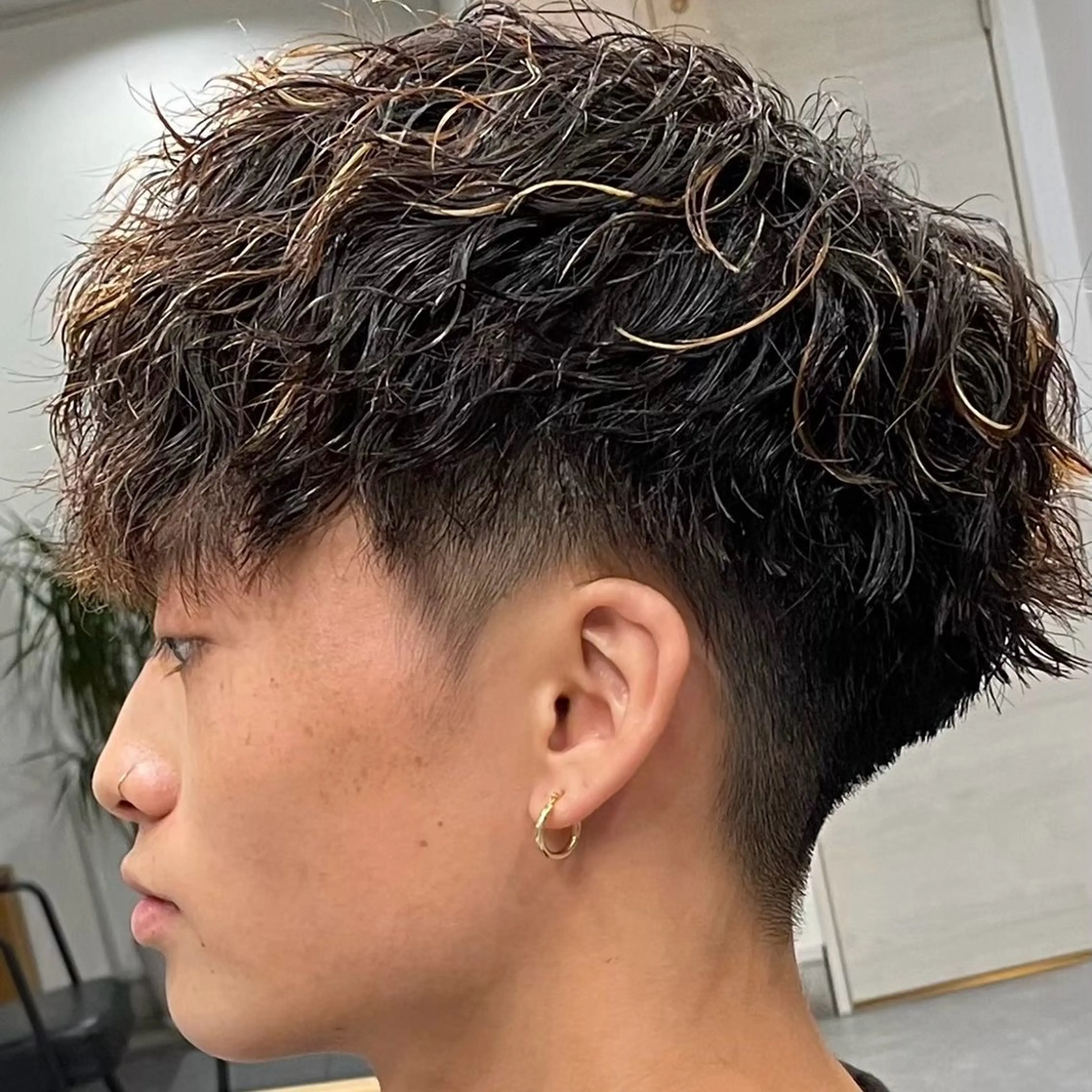 ショート パーマ メンズ スペインカール 刈り上げ メンズパーマ WATARUのヘアスタイル